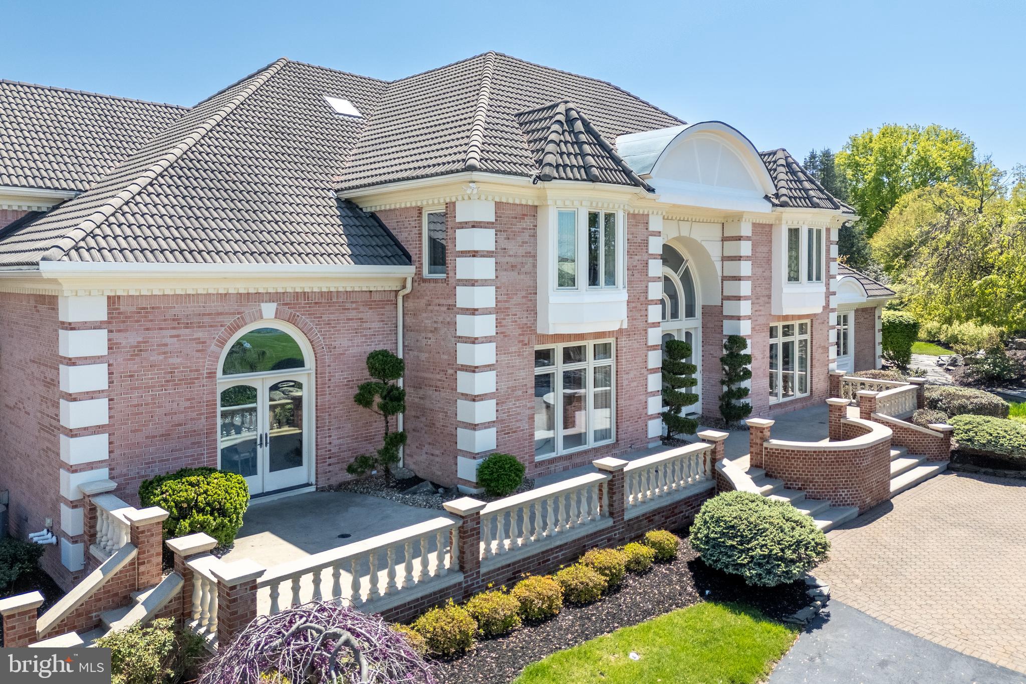 COUNTRY CLUB ESTATES - Residential