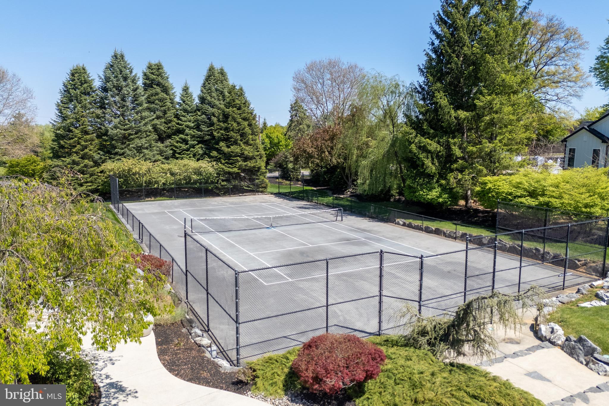 COUNTRY CLUB ESTATES - Residential