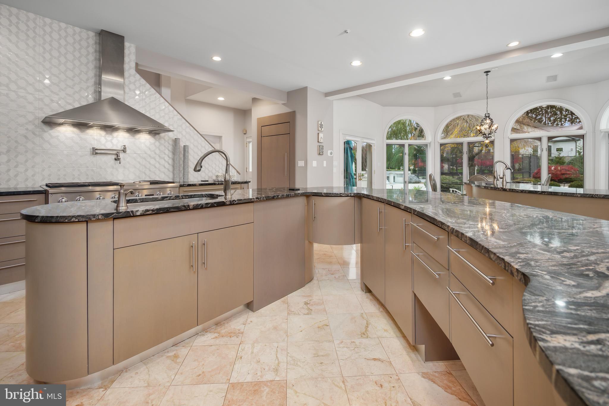 COUNTRY CLUB ESTATES - Residential