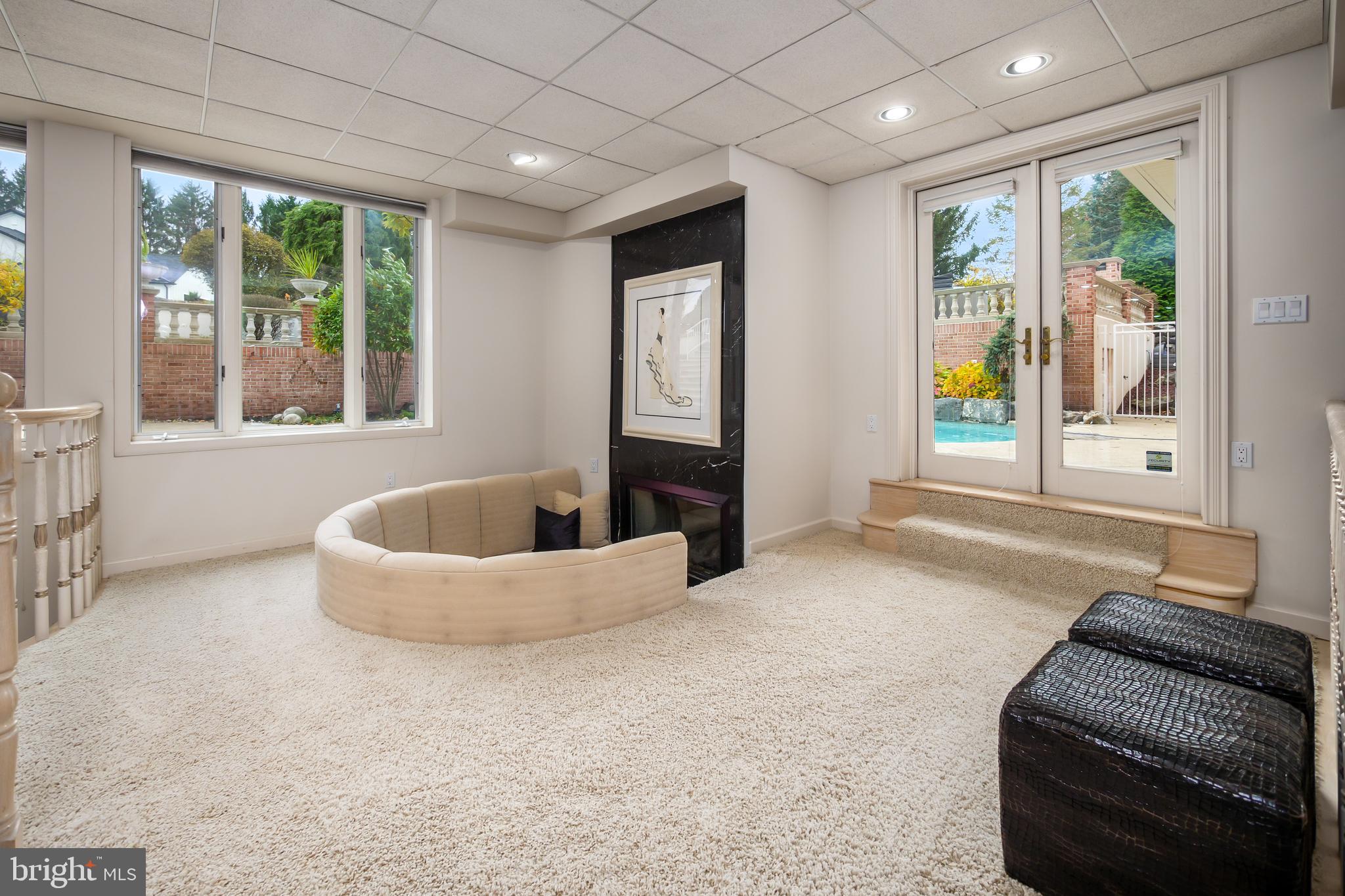 COUNTRY CLUB ESTATES - Residential