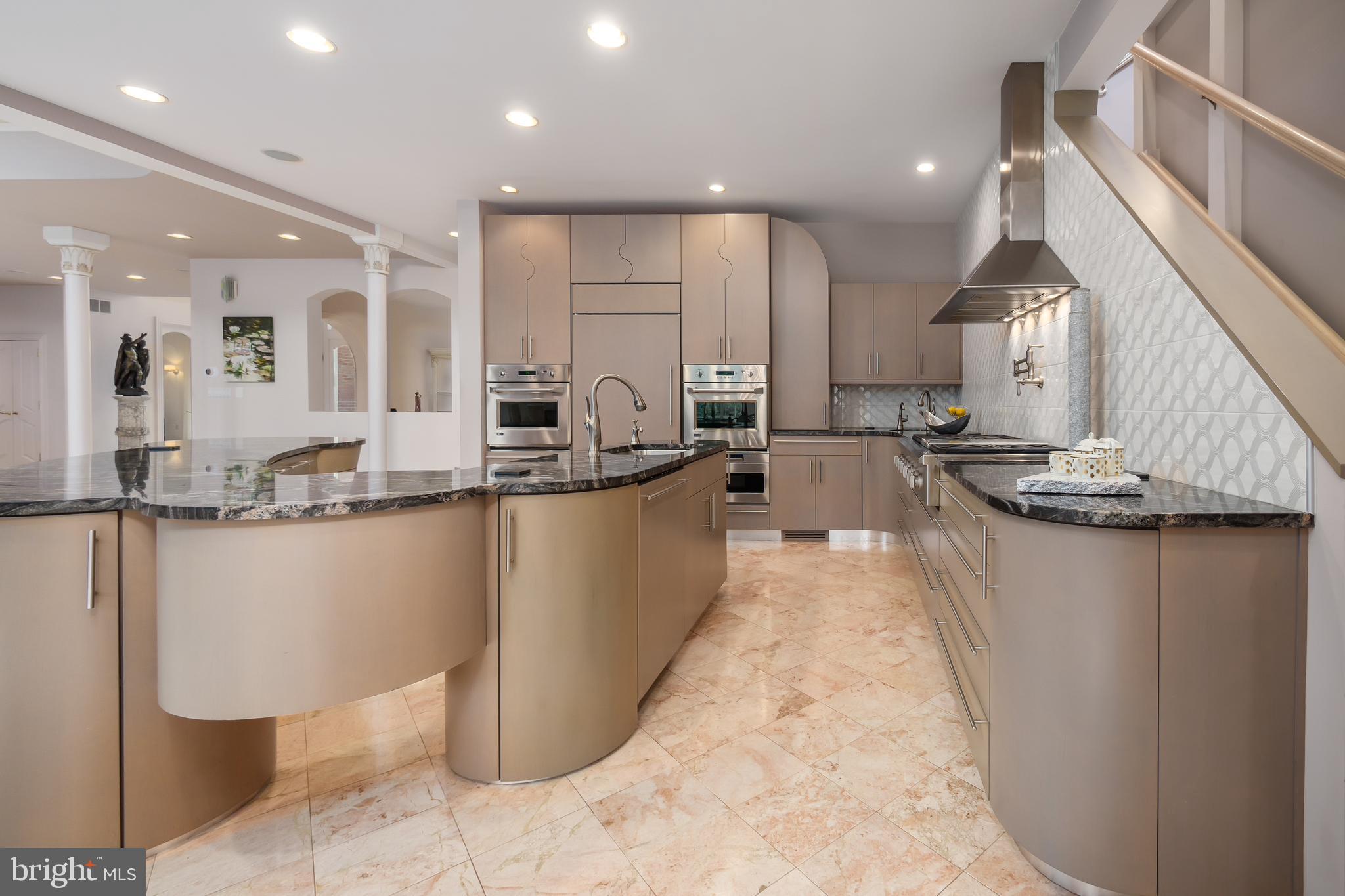 COUNTRY CLUB ESTATES - Residential