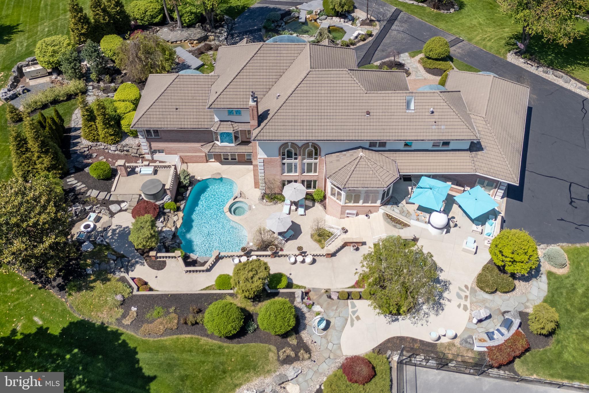 COUNTRY CLUB ESTATES - Residential