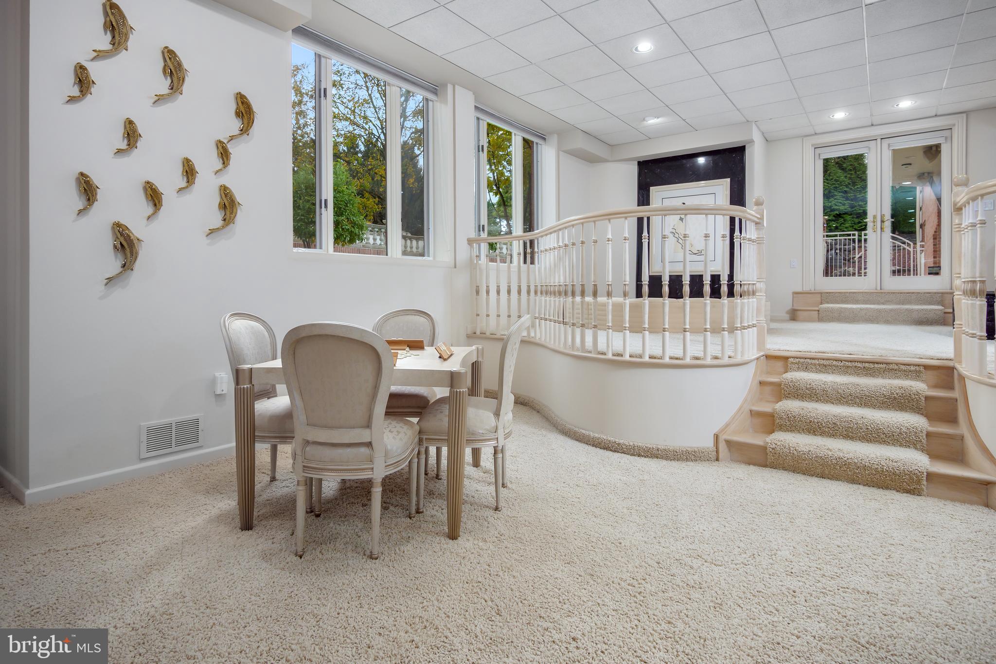 COUNTRY CLUB ESTATES - Residential