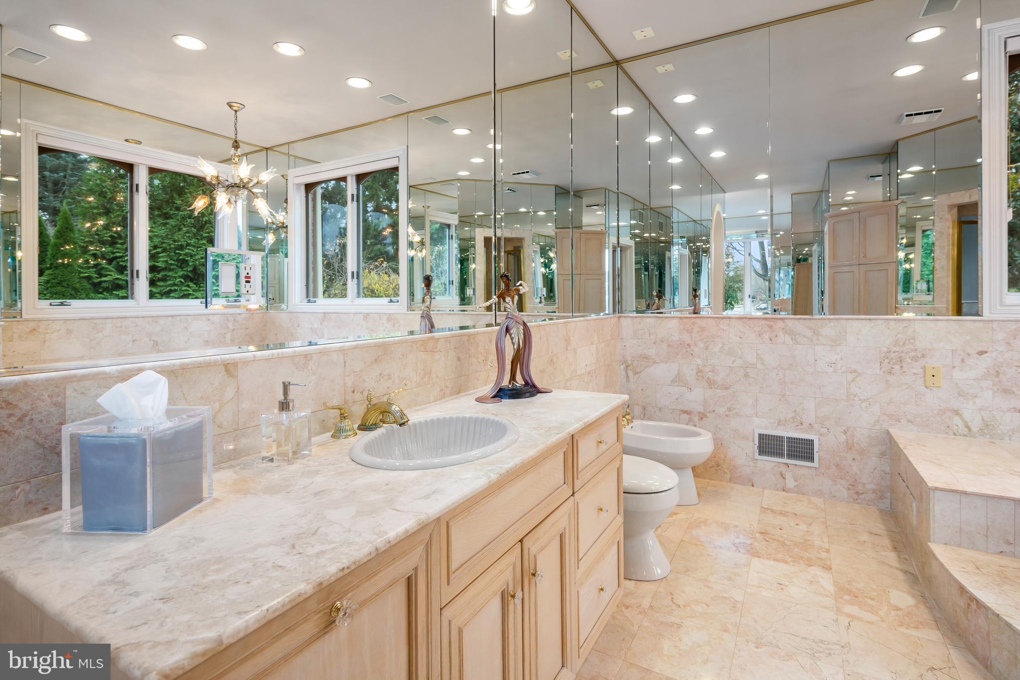COUNTRY CLUB ESTATES - Residential