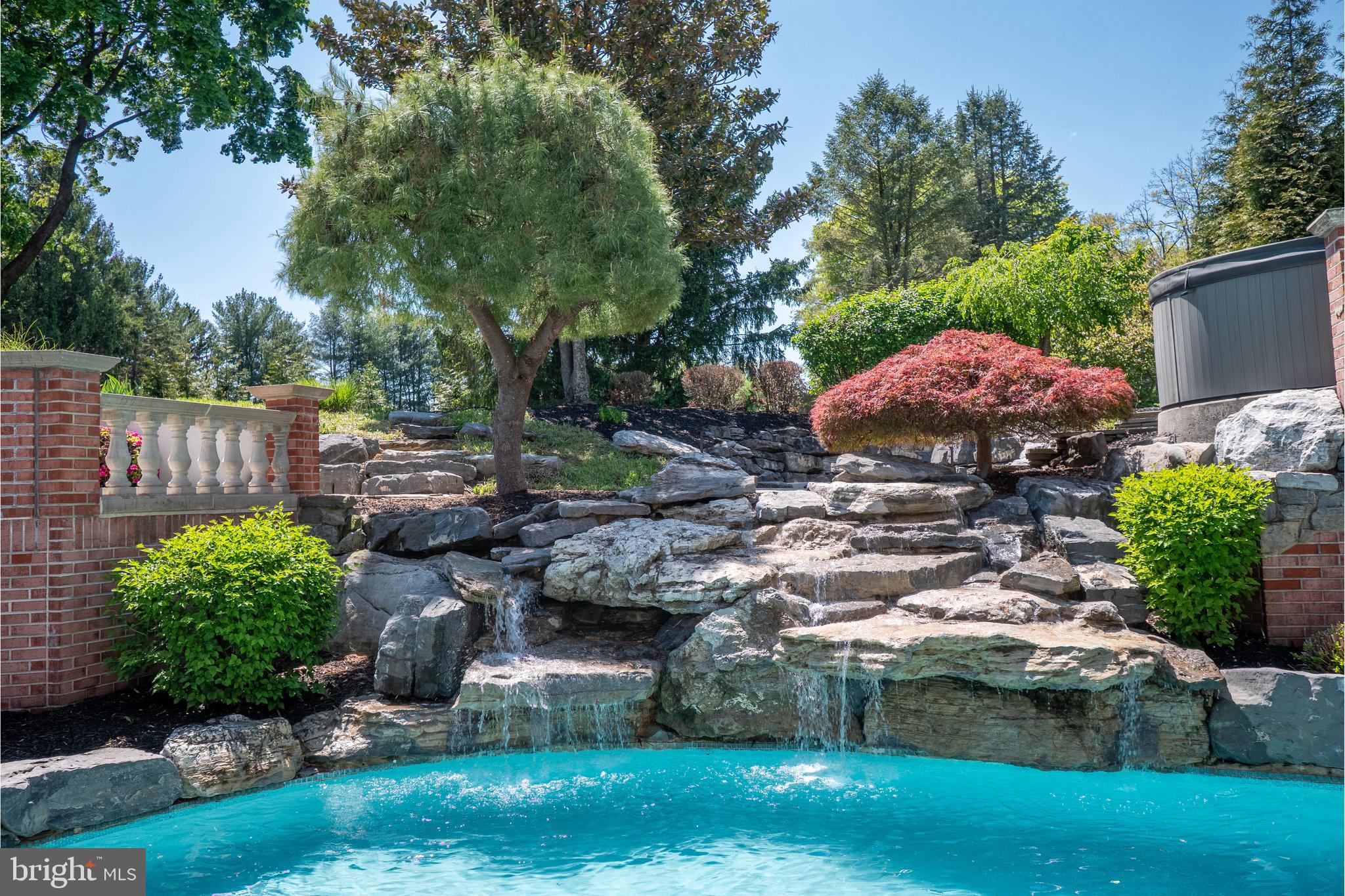 COUNTRY CLUB ESTATES - Residential