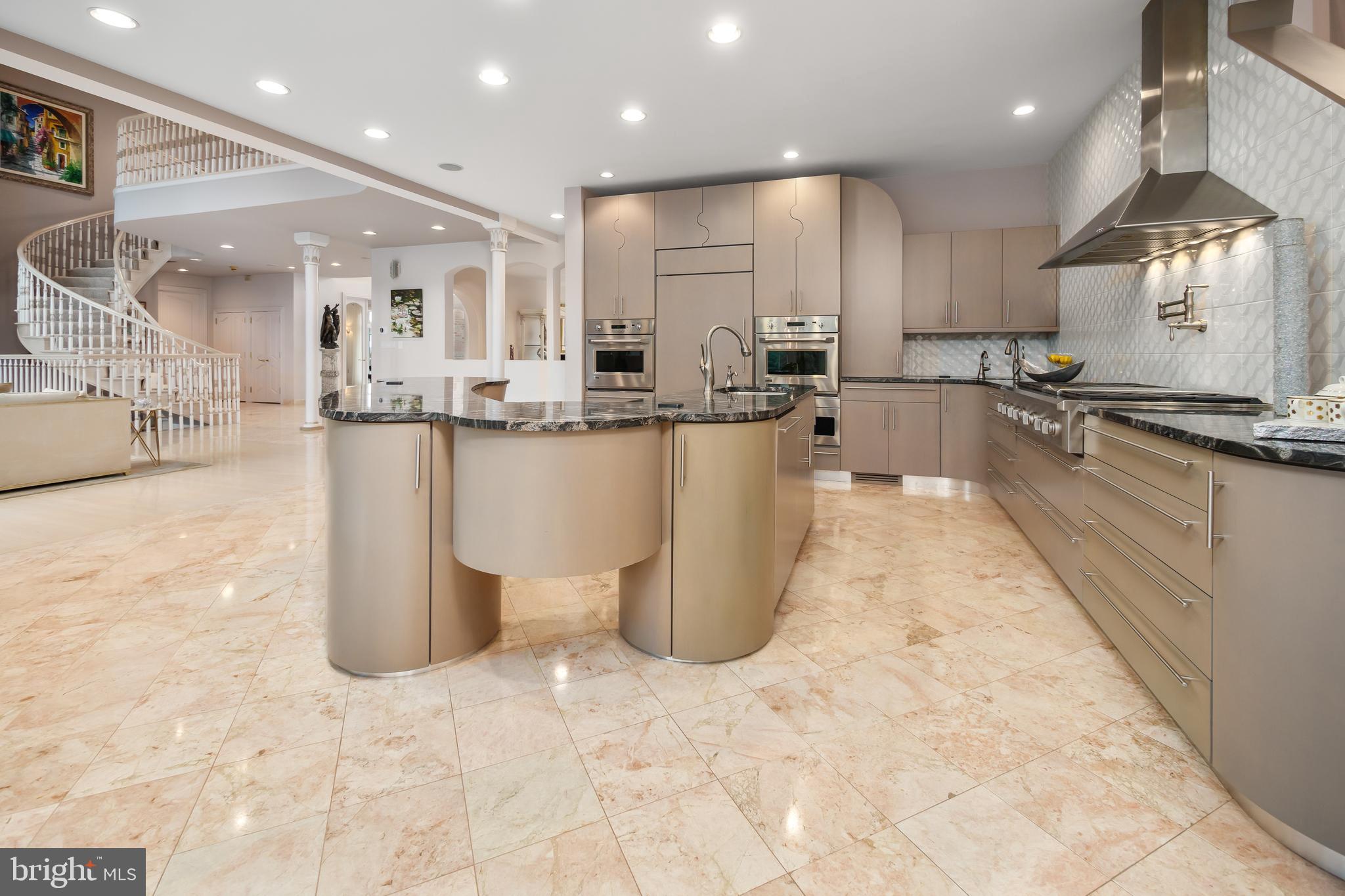 COUNTRY CLUB ESTATES - Residential