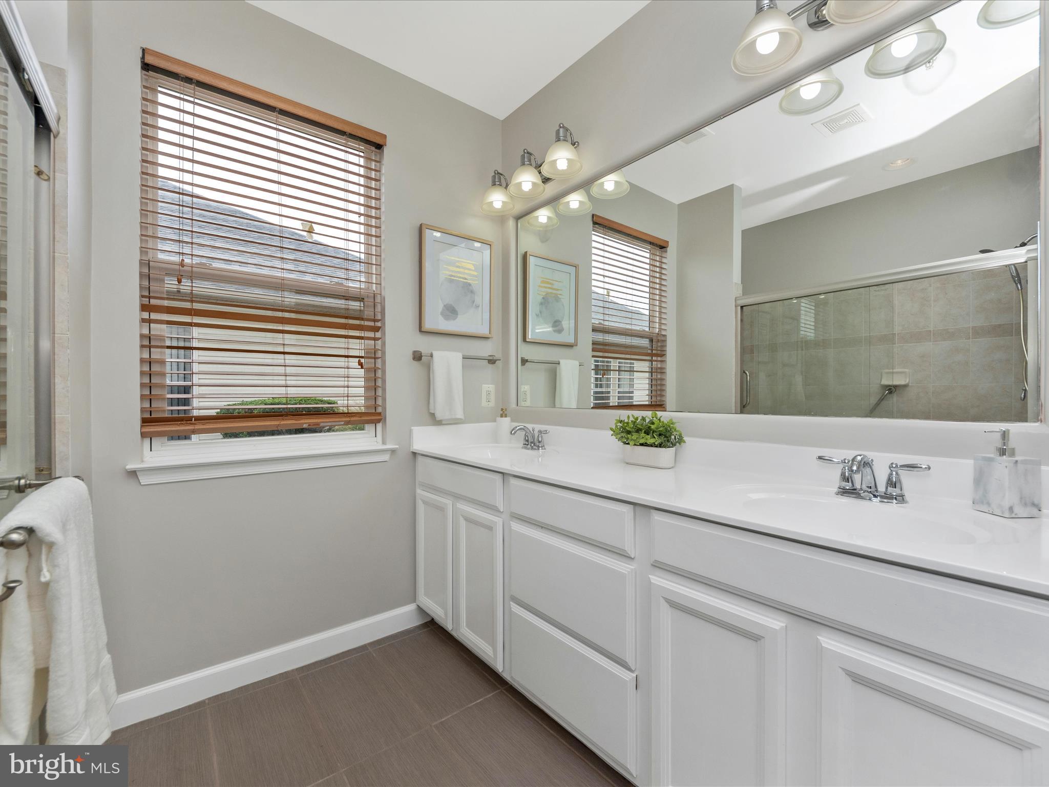 CENTRAL PARKE COLONIAL CHARLES - Residential