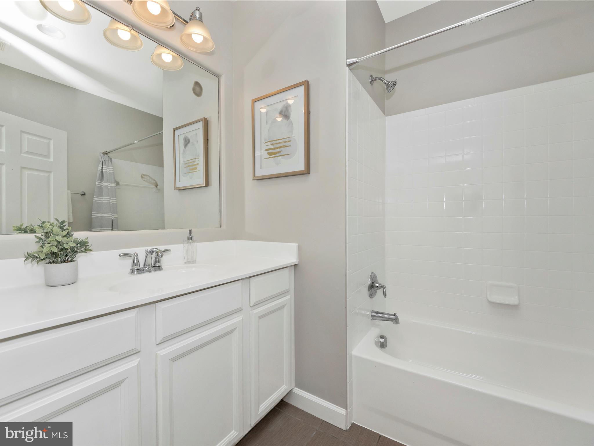 CENTRAL PARKE COLONIAL CHARLES - Residential