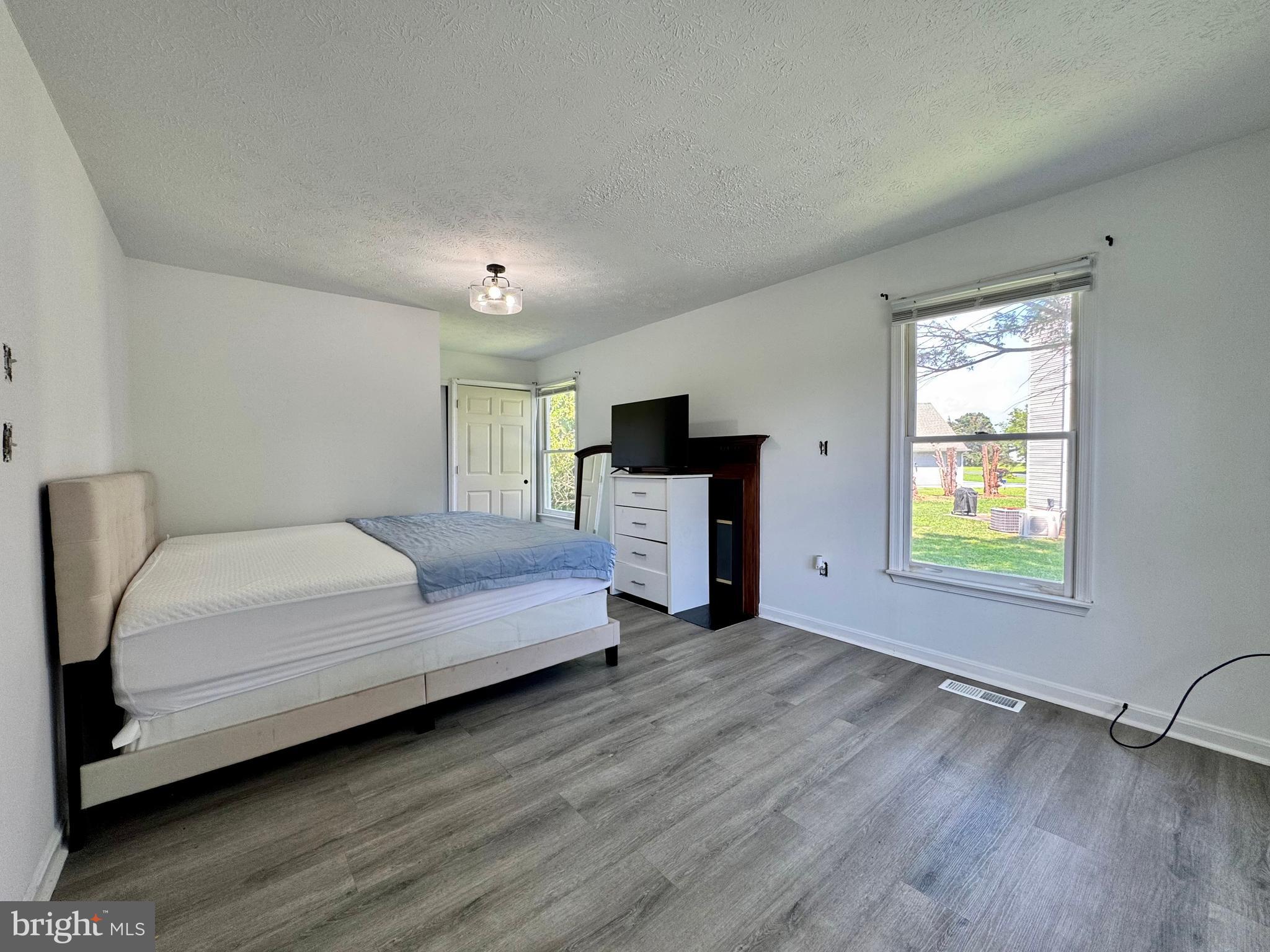 HARBOR POINTE - Residential