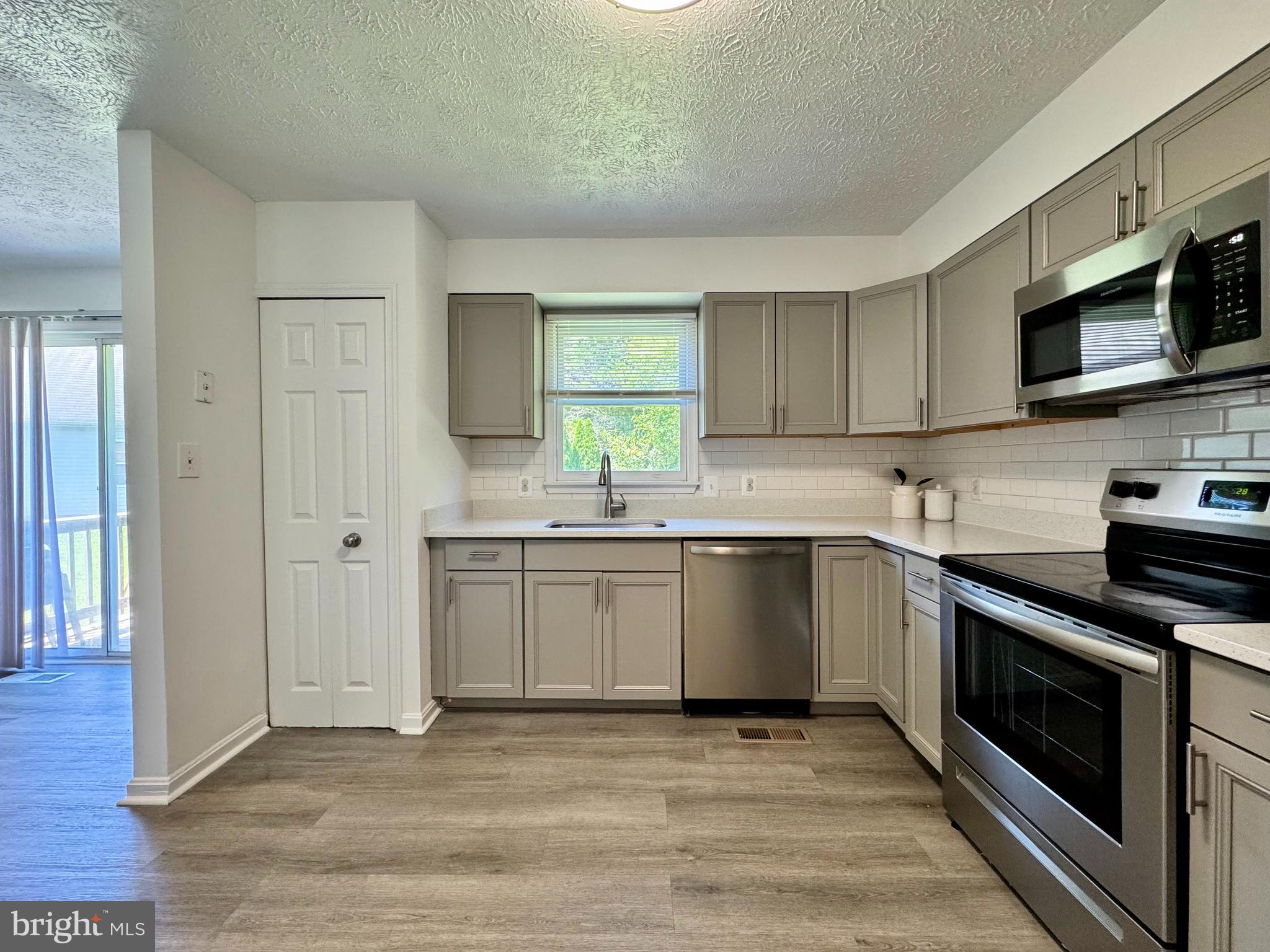 HARBOR POINTE - Residential