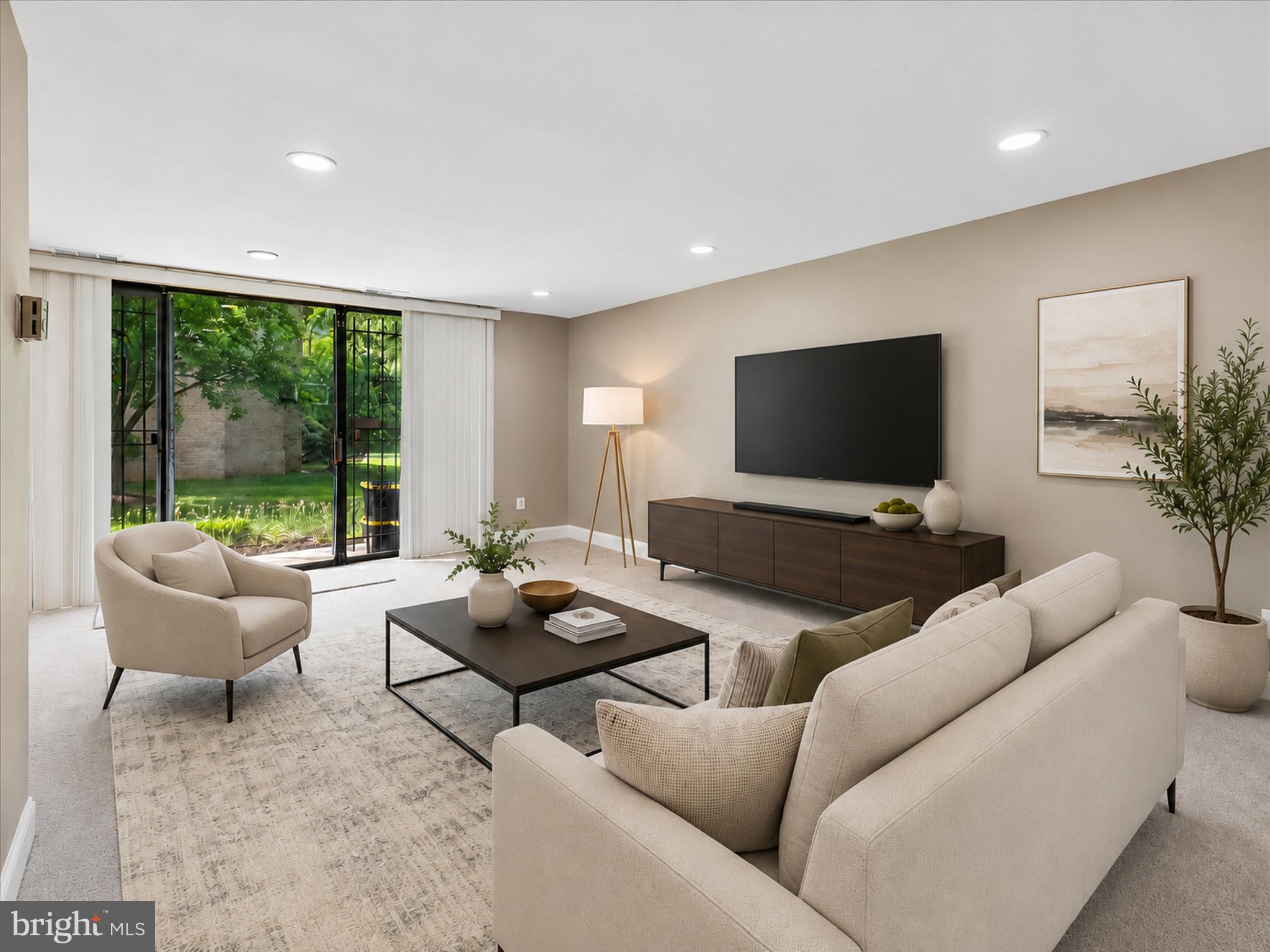 HUNTLEY SQUARE CONDOMINIUMS - Residential