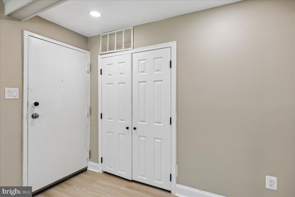 HUNTLEY SQUARE CONDOMINIUMS - Residential