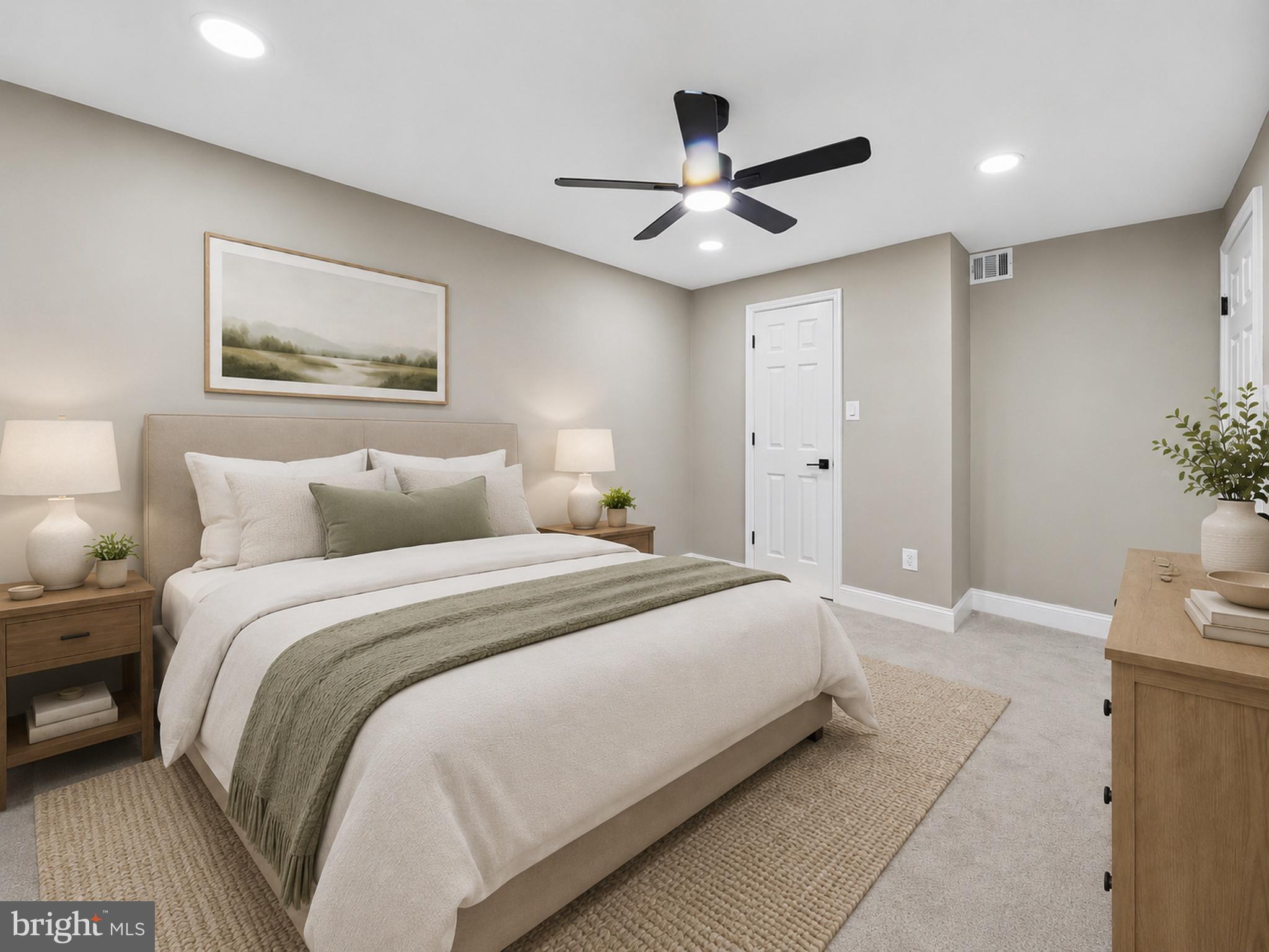 HUNTLEY SQUARE CONDOMINIUMS - Residential
