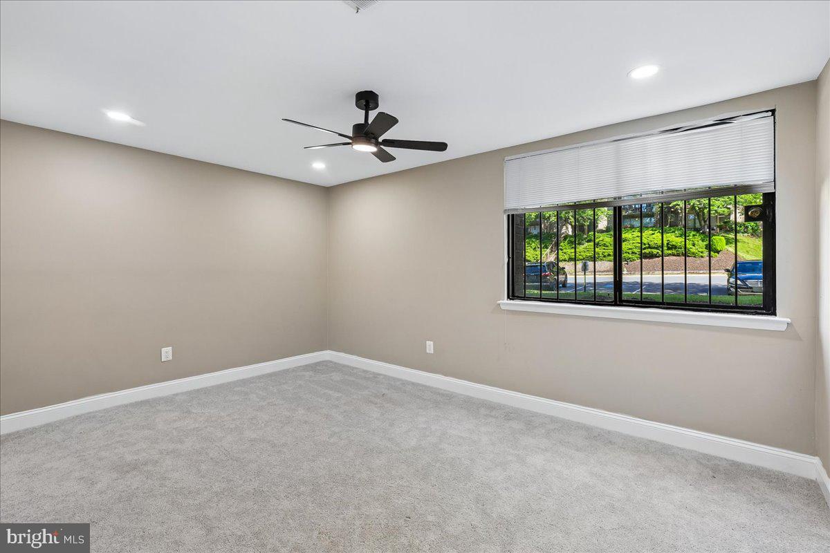 HUNTLEY SQUARE CONDOMINIUMS - Residential