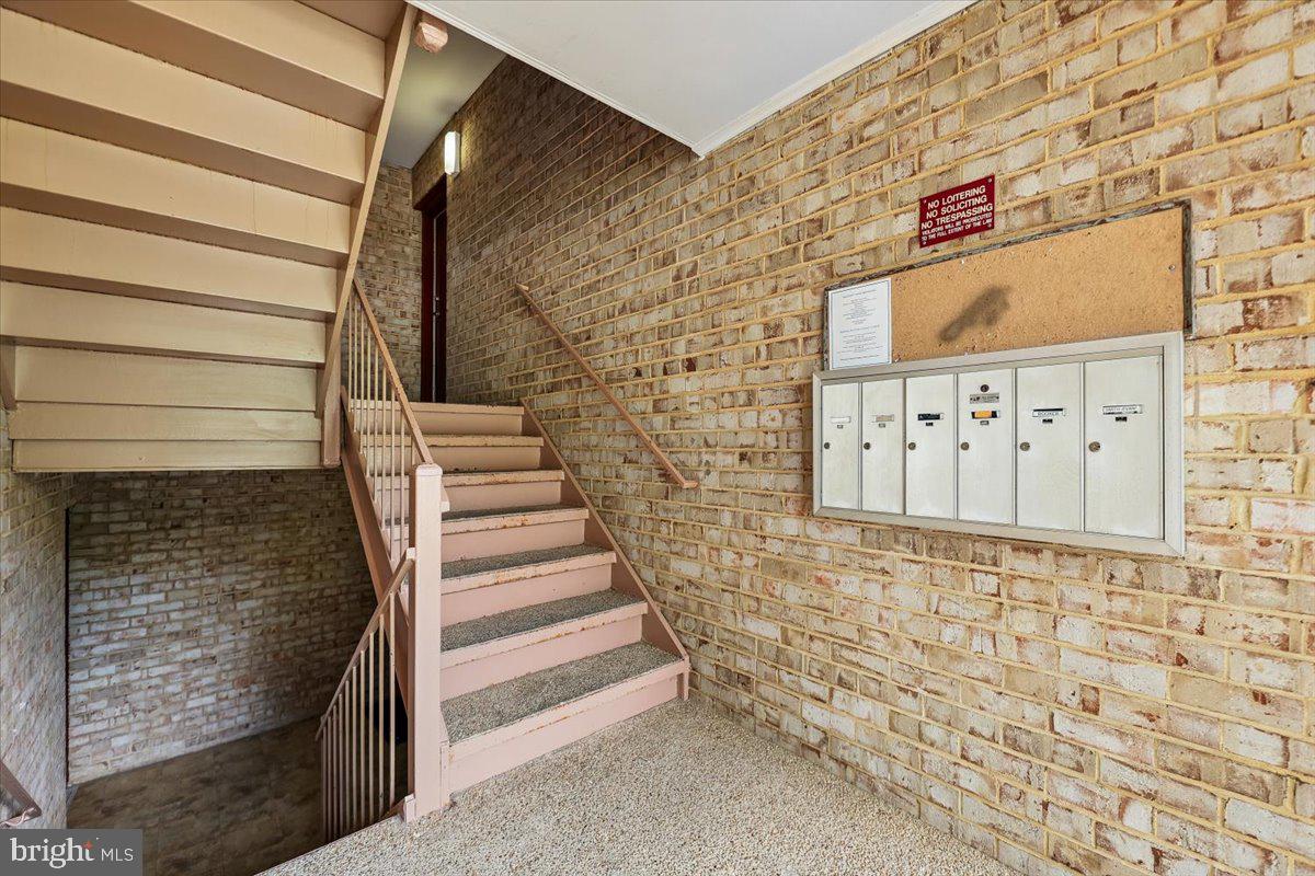 HUNTLEY SQUARE CONDOMINIUMS - Residential