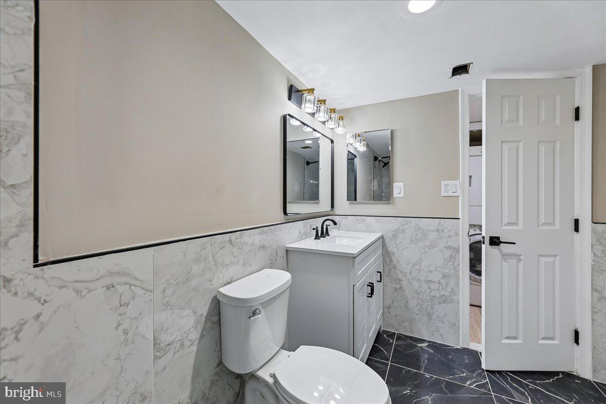 HUNTLEY SQUARE CONDOMINIUMS - Residential