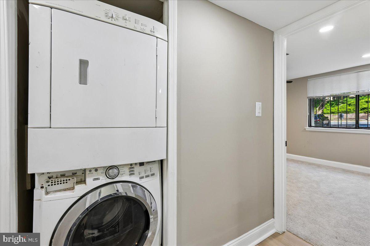 HUNTLEY SQUARE CONDOMINIUMS - Residential