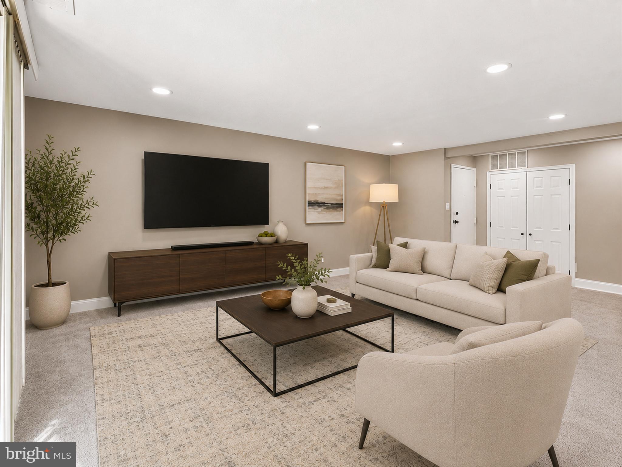 HUNTLEY SQUARE CONDOMINIUMS - Residential