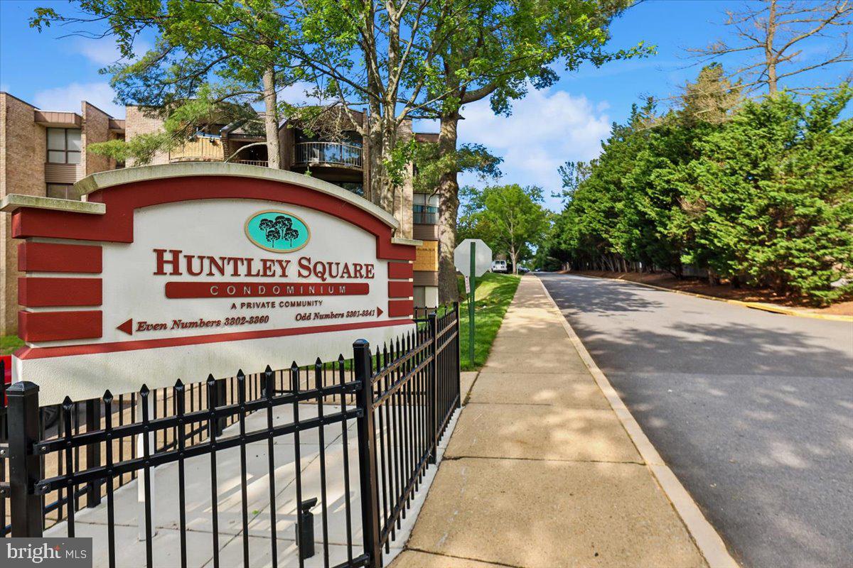 HUNTLEY SQUARE CONDOMINIUMS - Residential