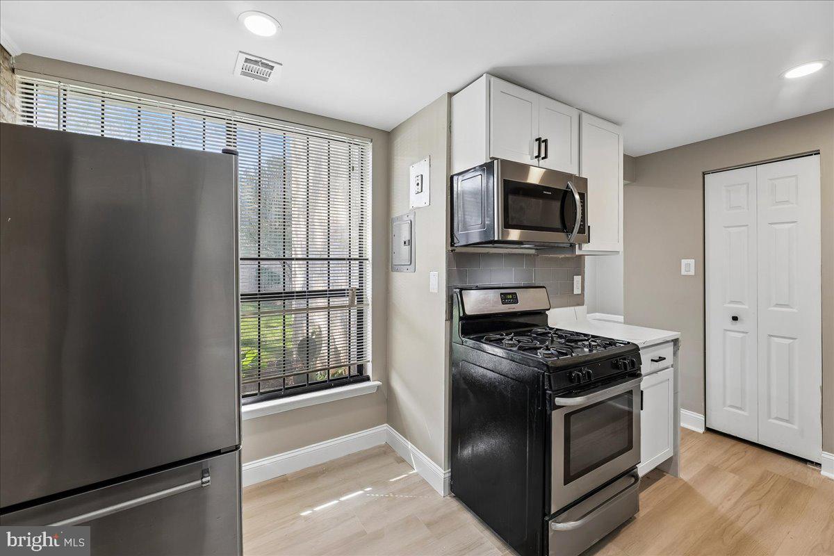 HUNTLEY SQUARE CONDOMINIUMS - Residential