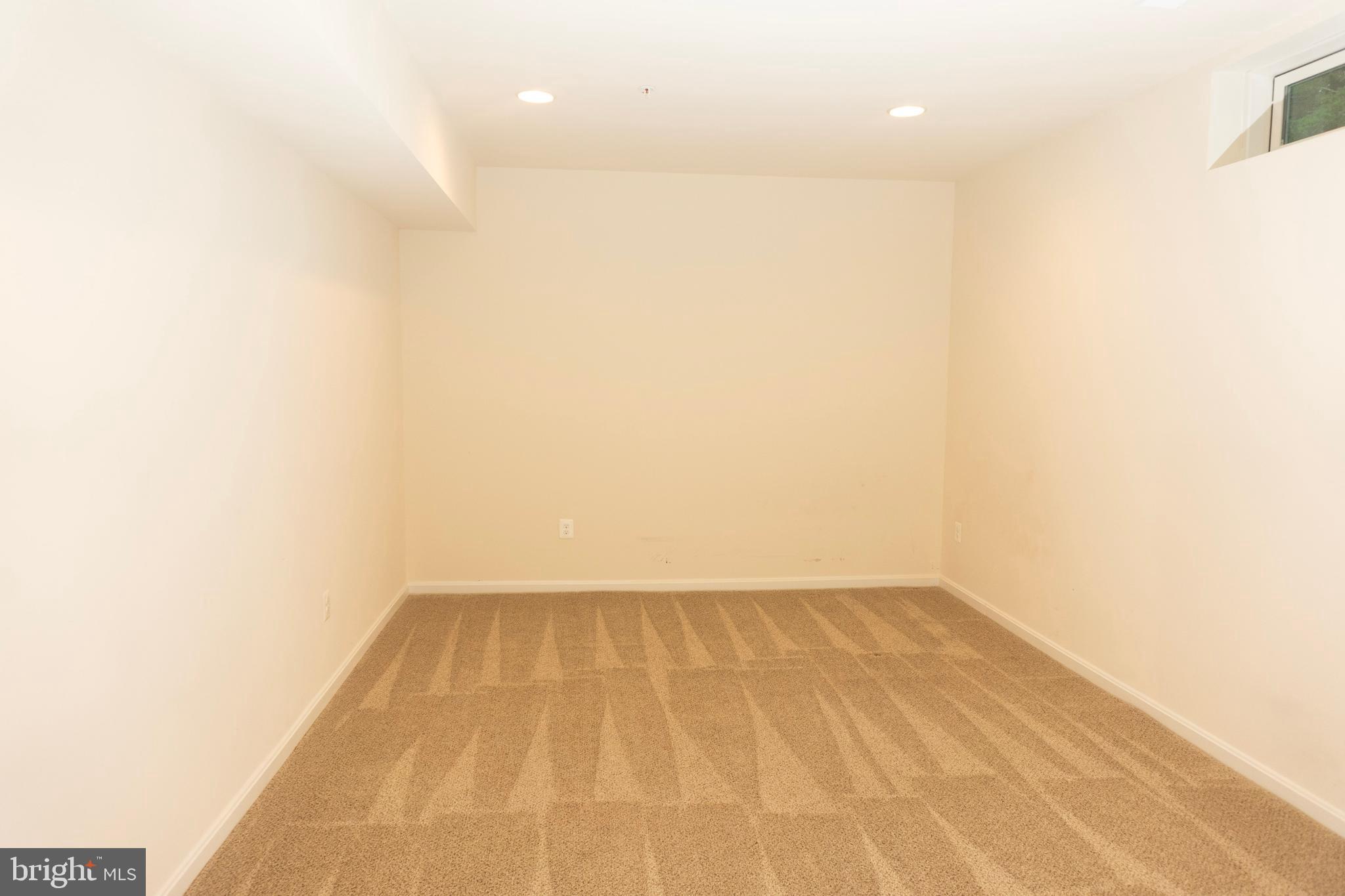 WOODBURN ESTATES - Residential Lease