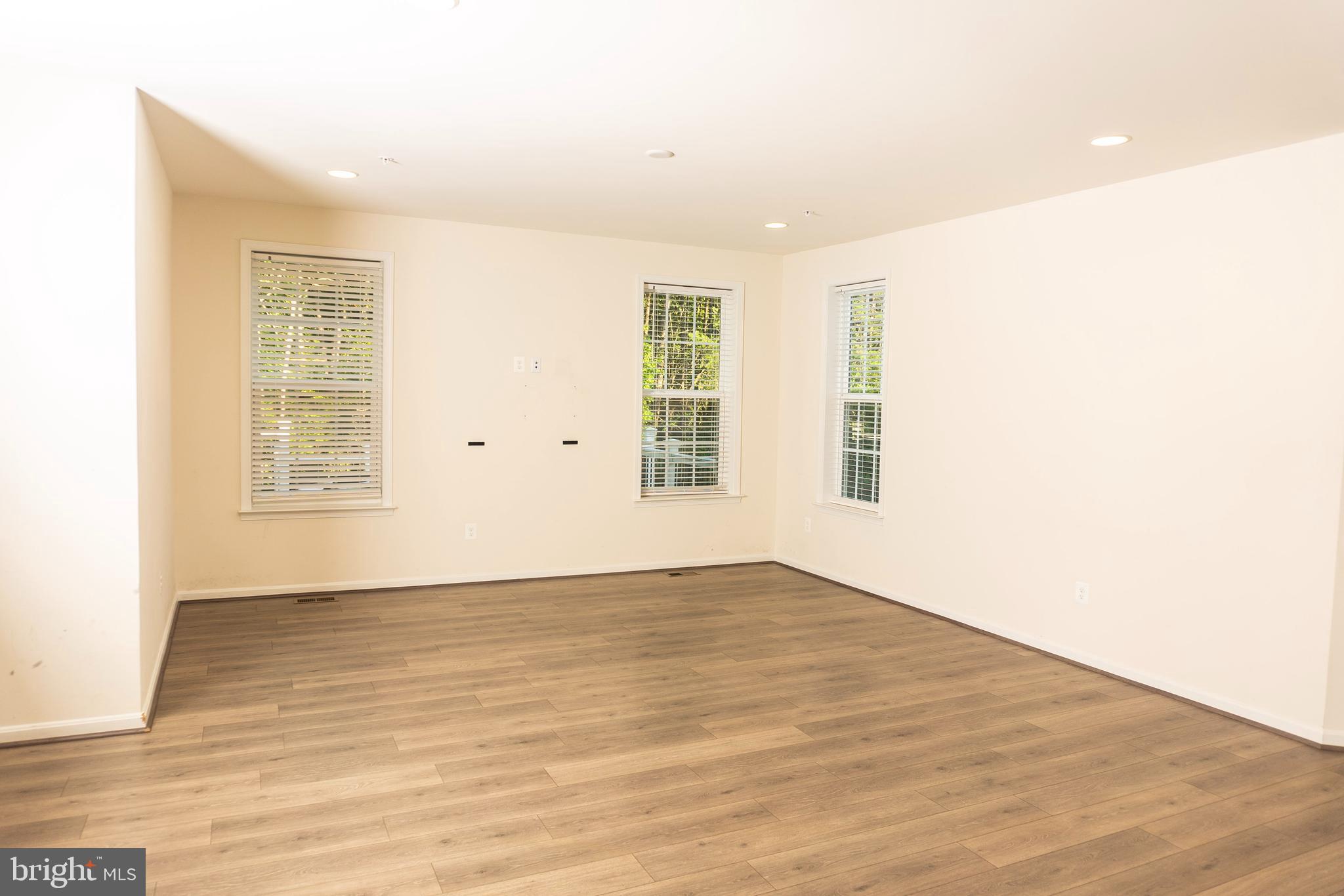 WOODBURN ESTATES - Residential Lease