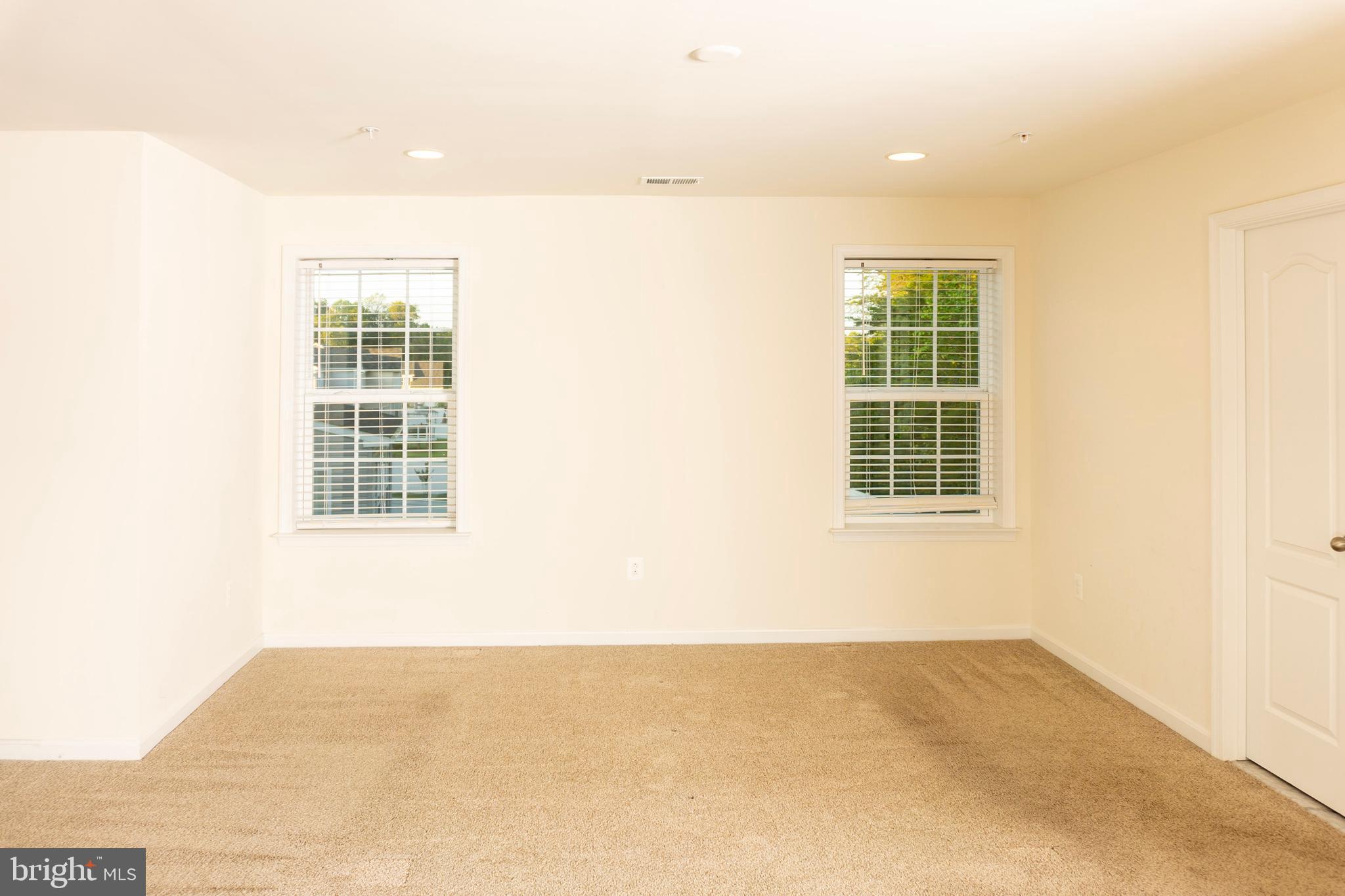 WOODBURN ESTATES - Residential Lease