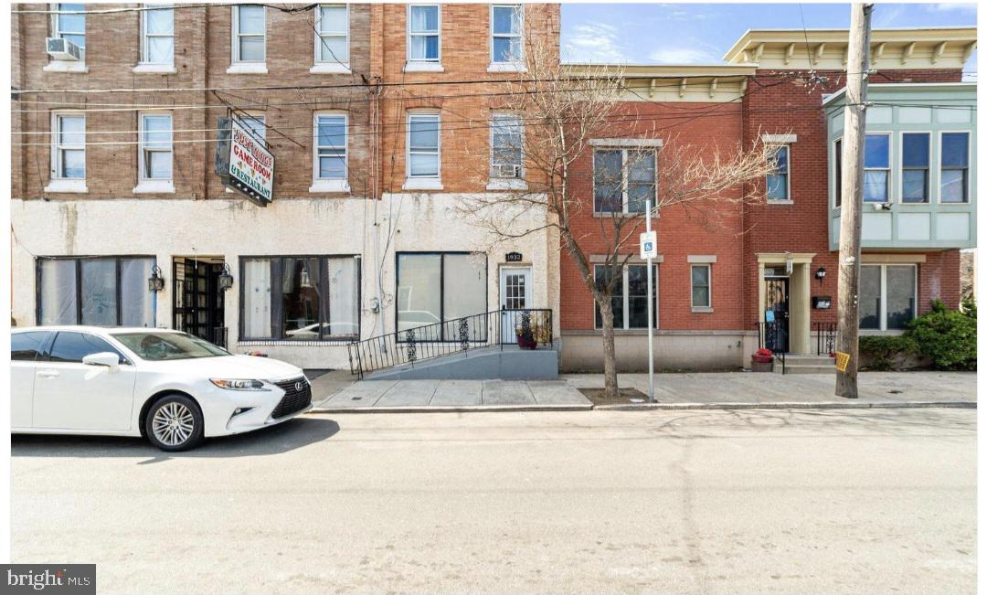 STRAWBERRY MANSION - Residential