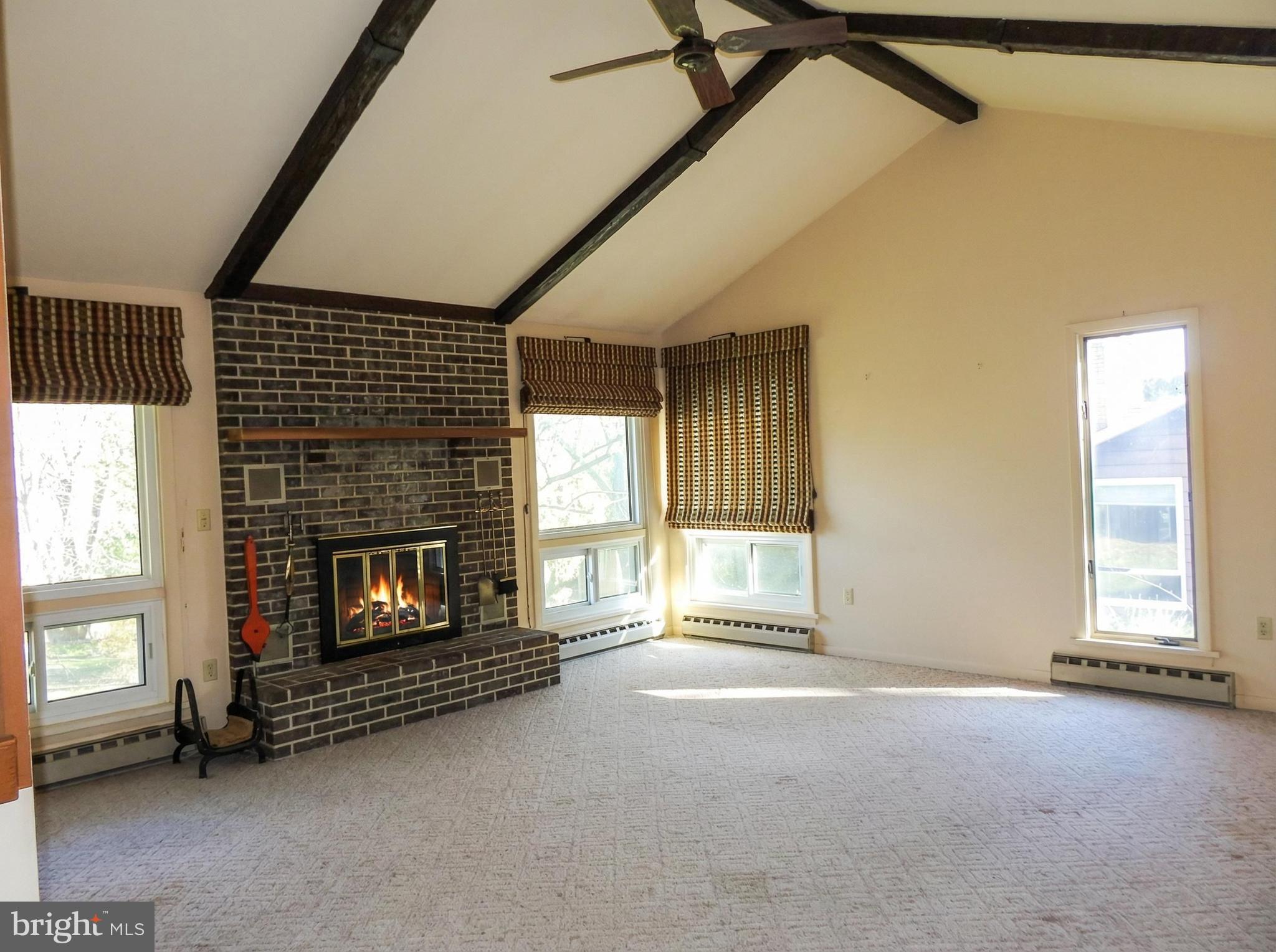 CARRIAGE POINT EST - Residential