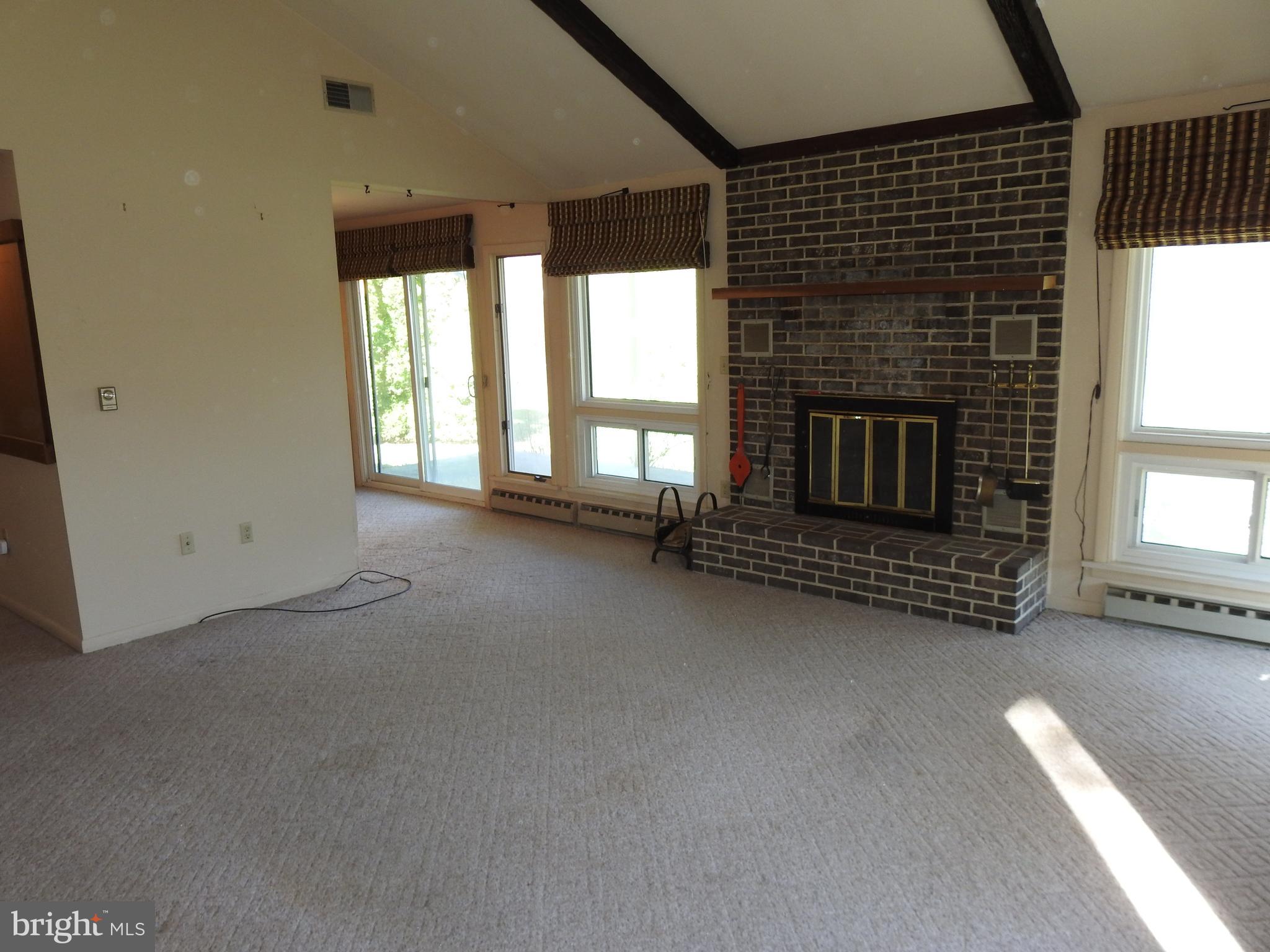 CARRIAGE POINT EST - Residential