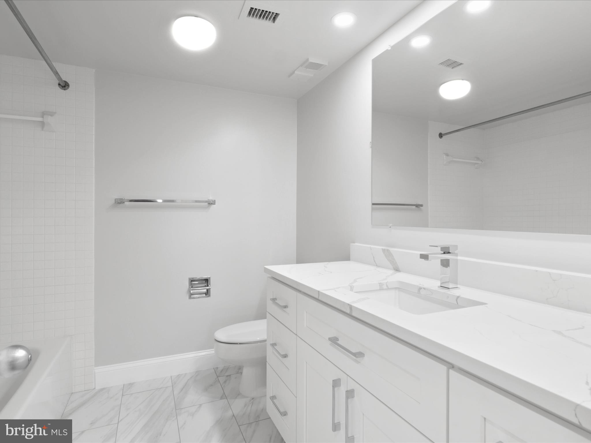 SKYLINE SQUARE CONDO - Residential Lease