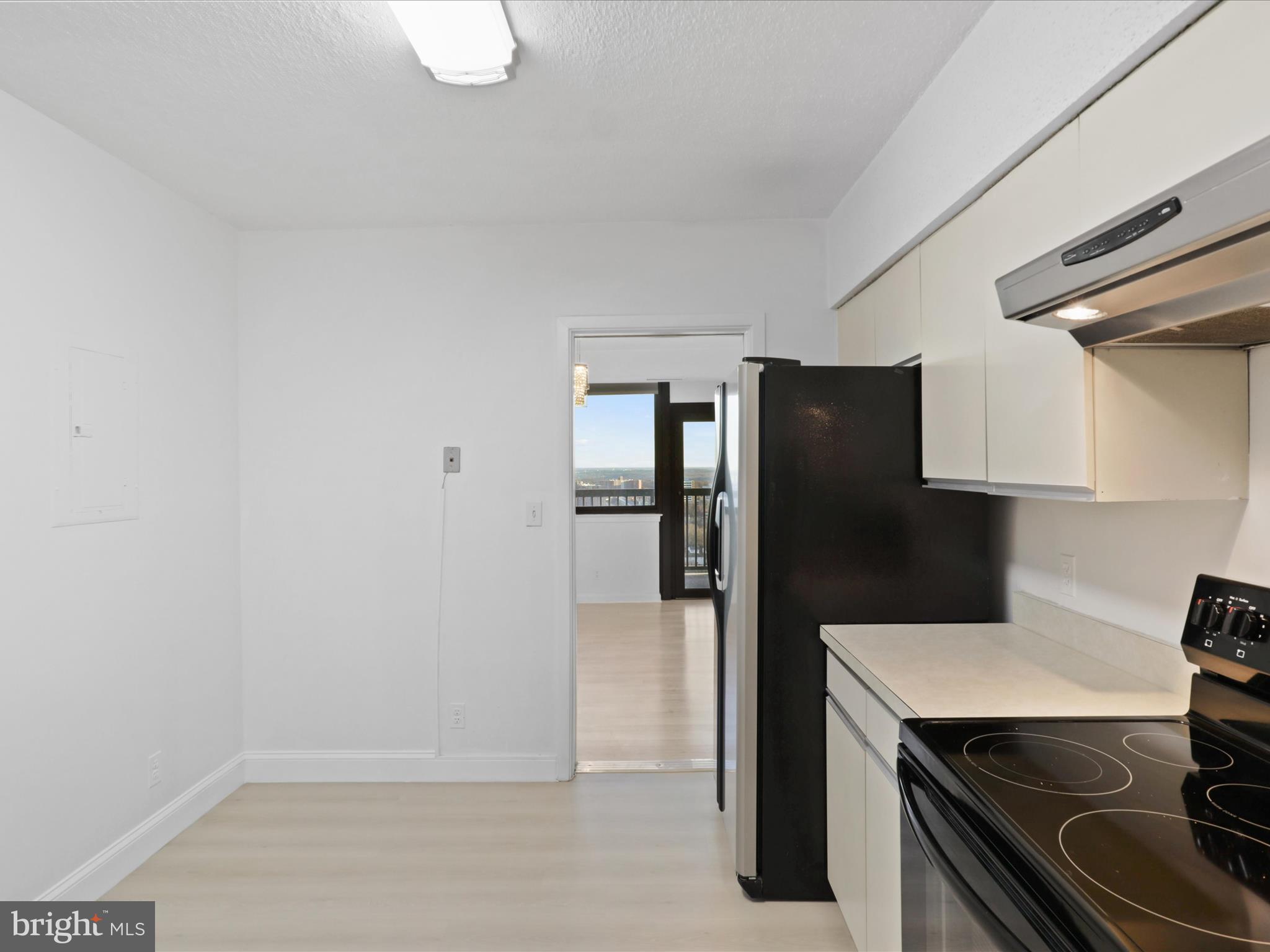 SKYLINE SQUARE CONDO - Residential Lease