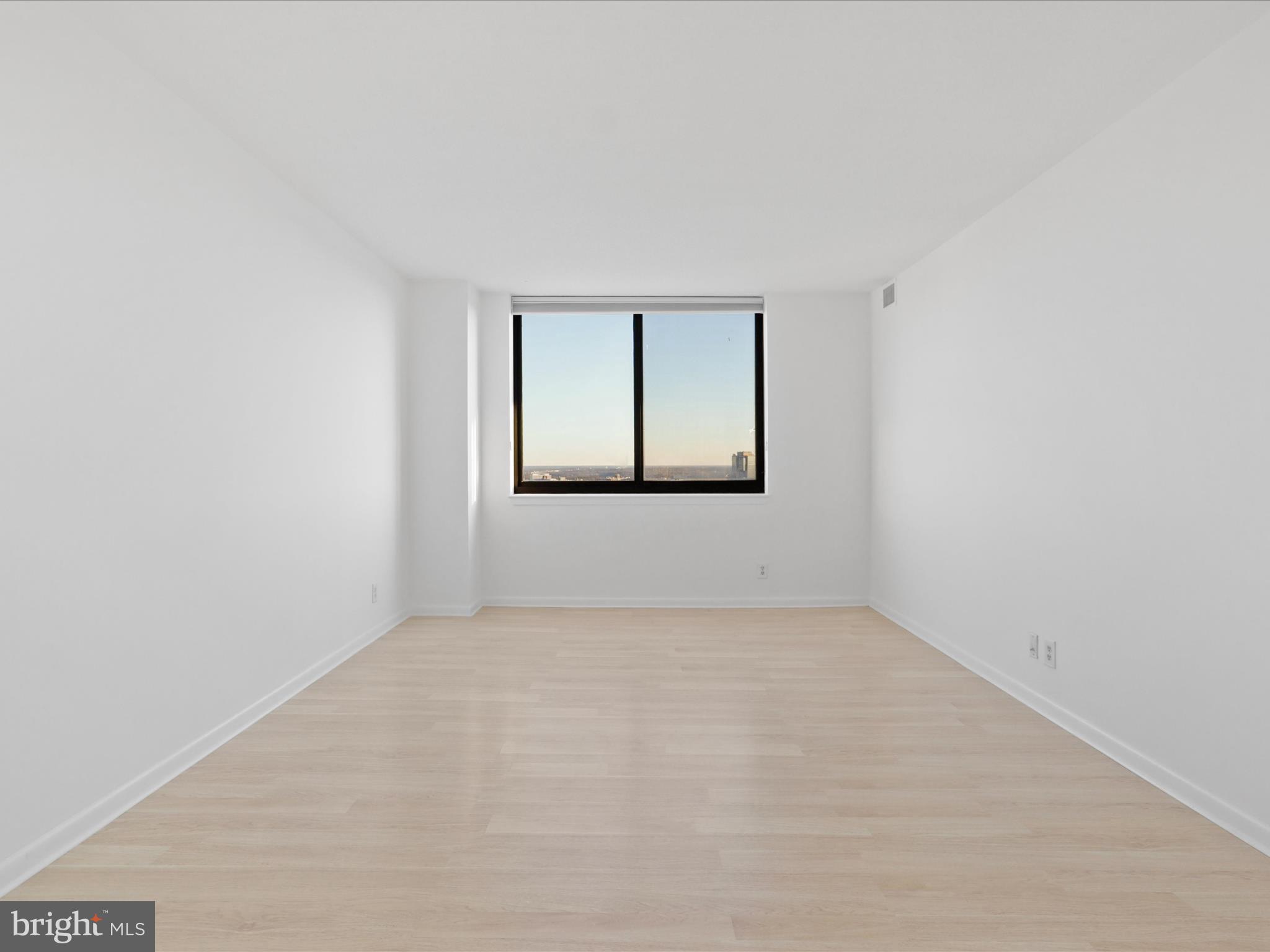 SKYLINE SQUARE CONDO - Residential Lease