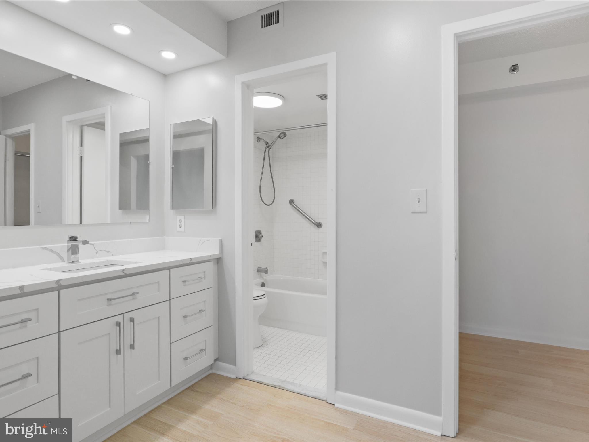 SKYLINE SQUARE CONDO - Residential Lease