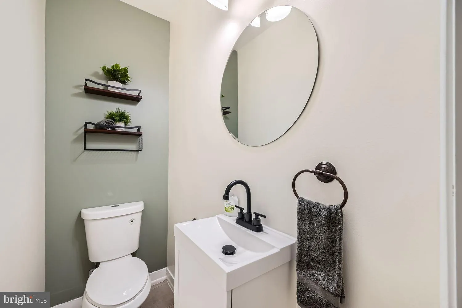 Halethorpe, Maryland 21227, United States, 3 Bedrooms Bedrooms, ,2 BathroomsBathrooms,Residential,Contingent,7900