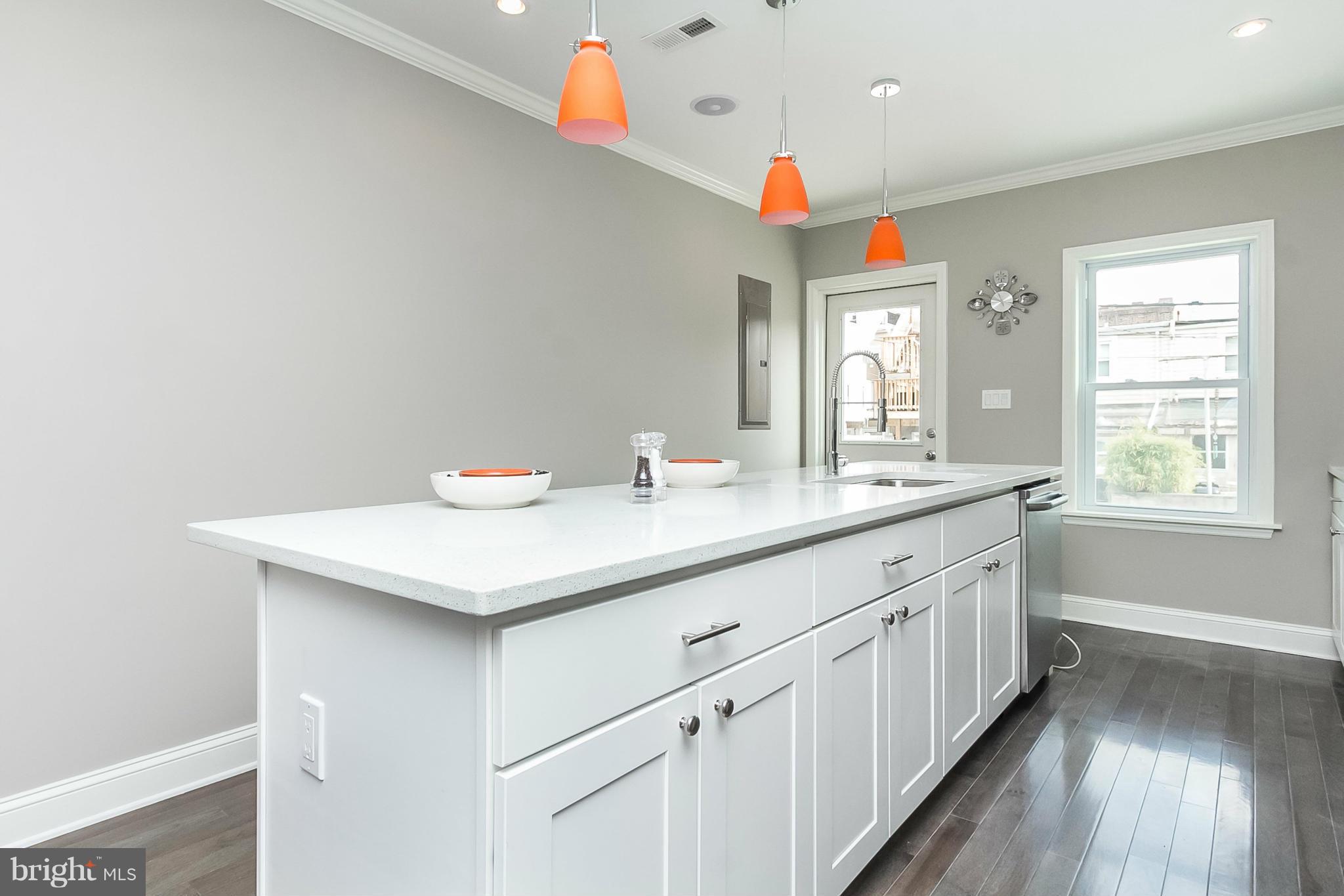 LOCUST POINT - Residential