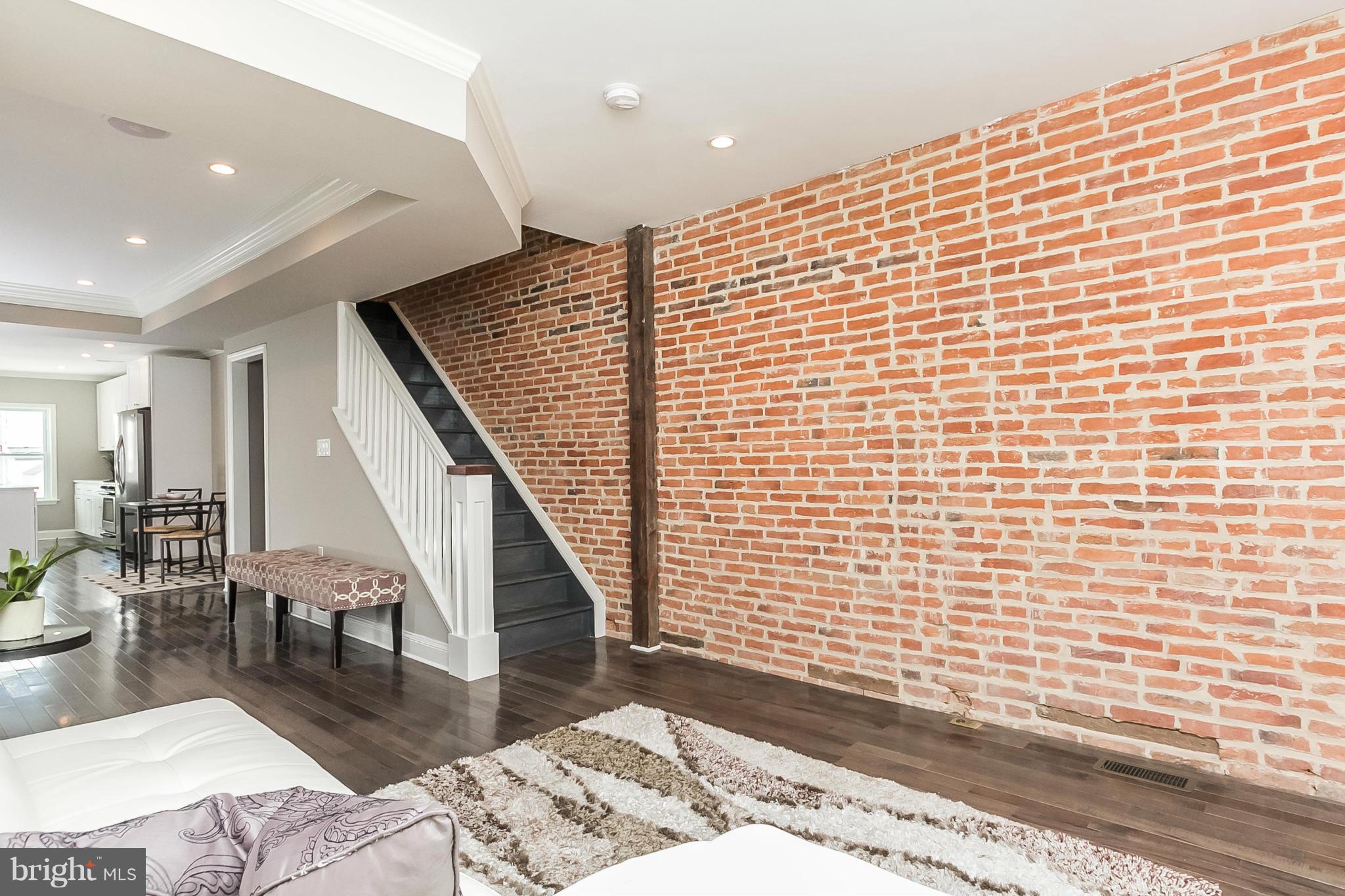 LOCUST POINT - Residential