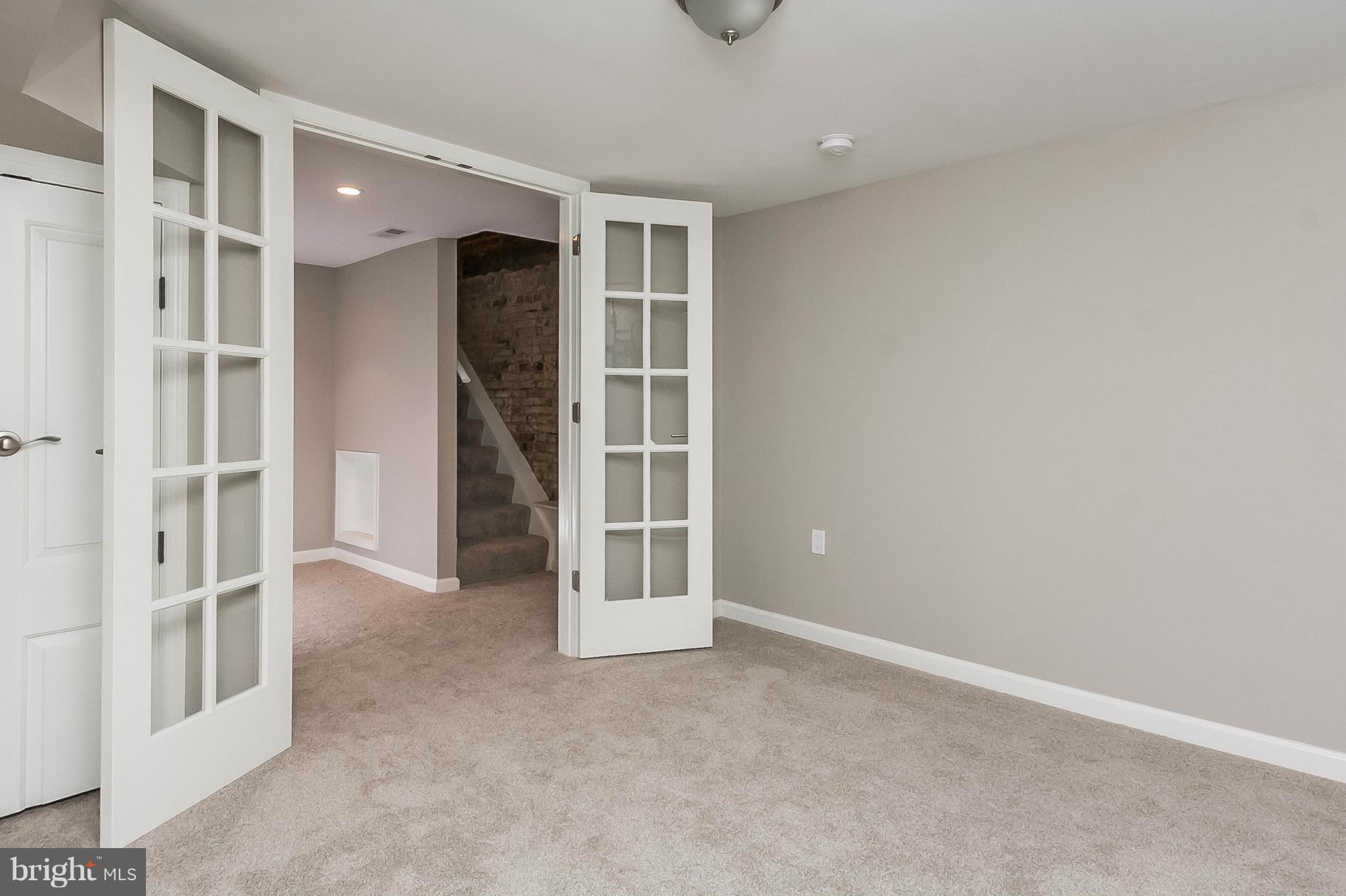 LOCUST POINT - Residential