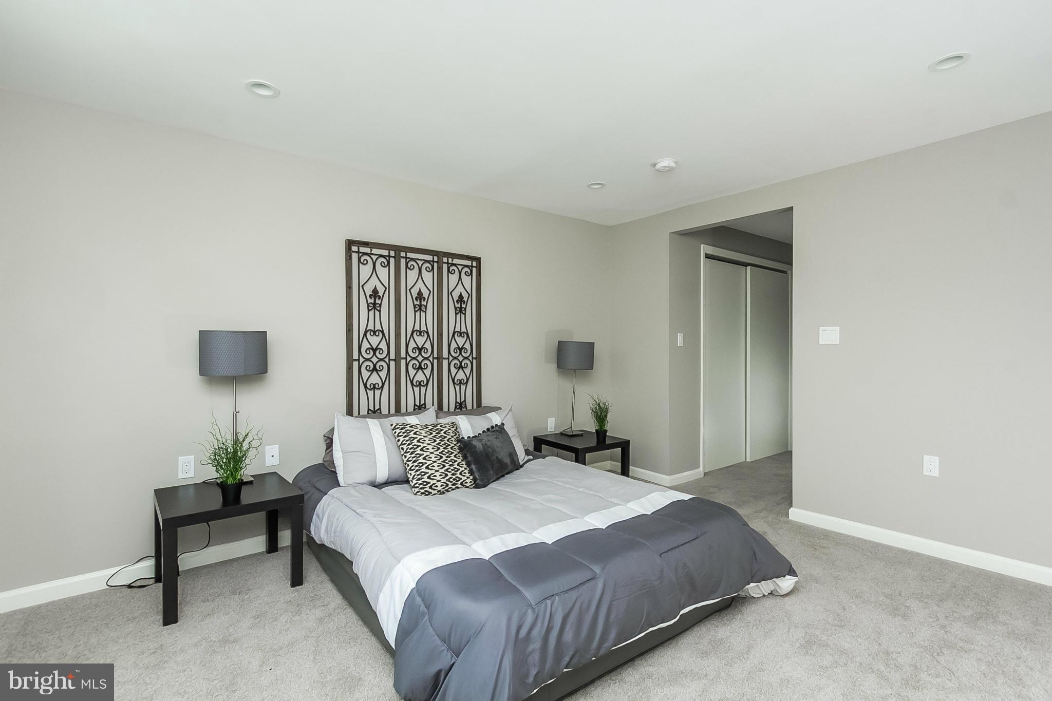 LOCUST POINT - Residential