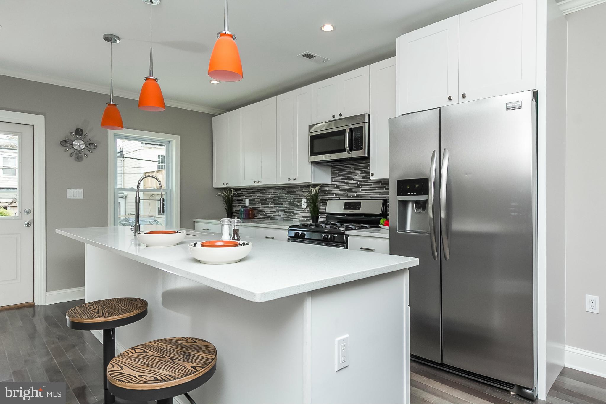 LOCUST POINT - Residential