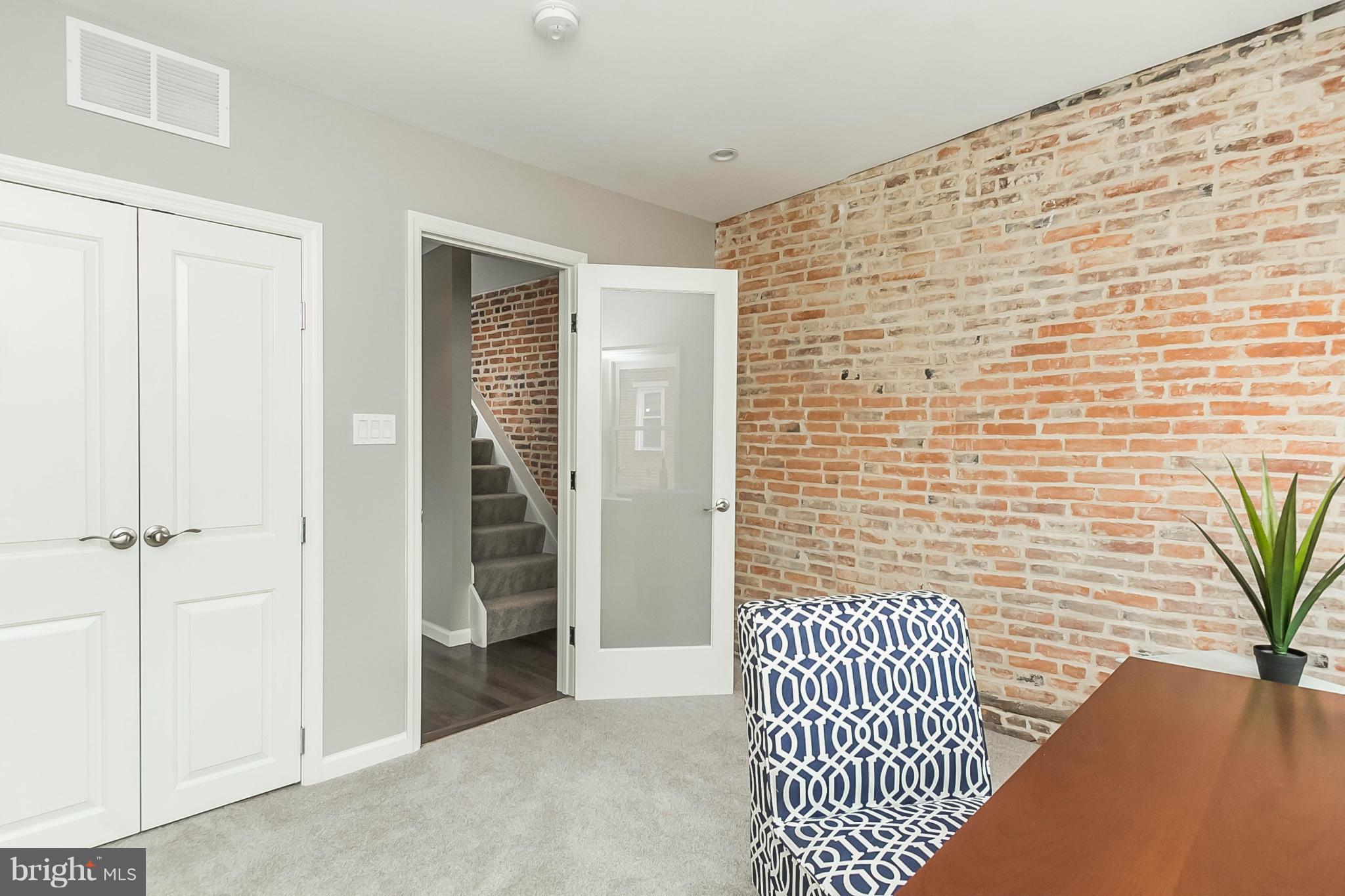 LOCUST POINT - Residential