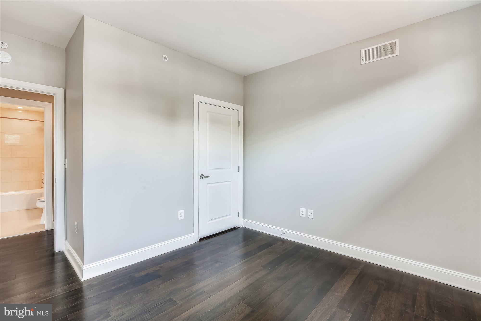 HAMPDEN ROW - Residential