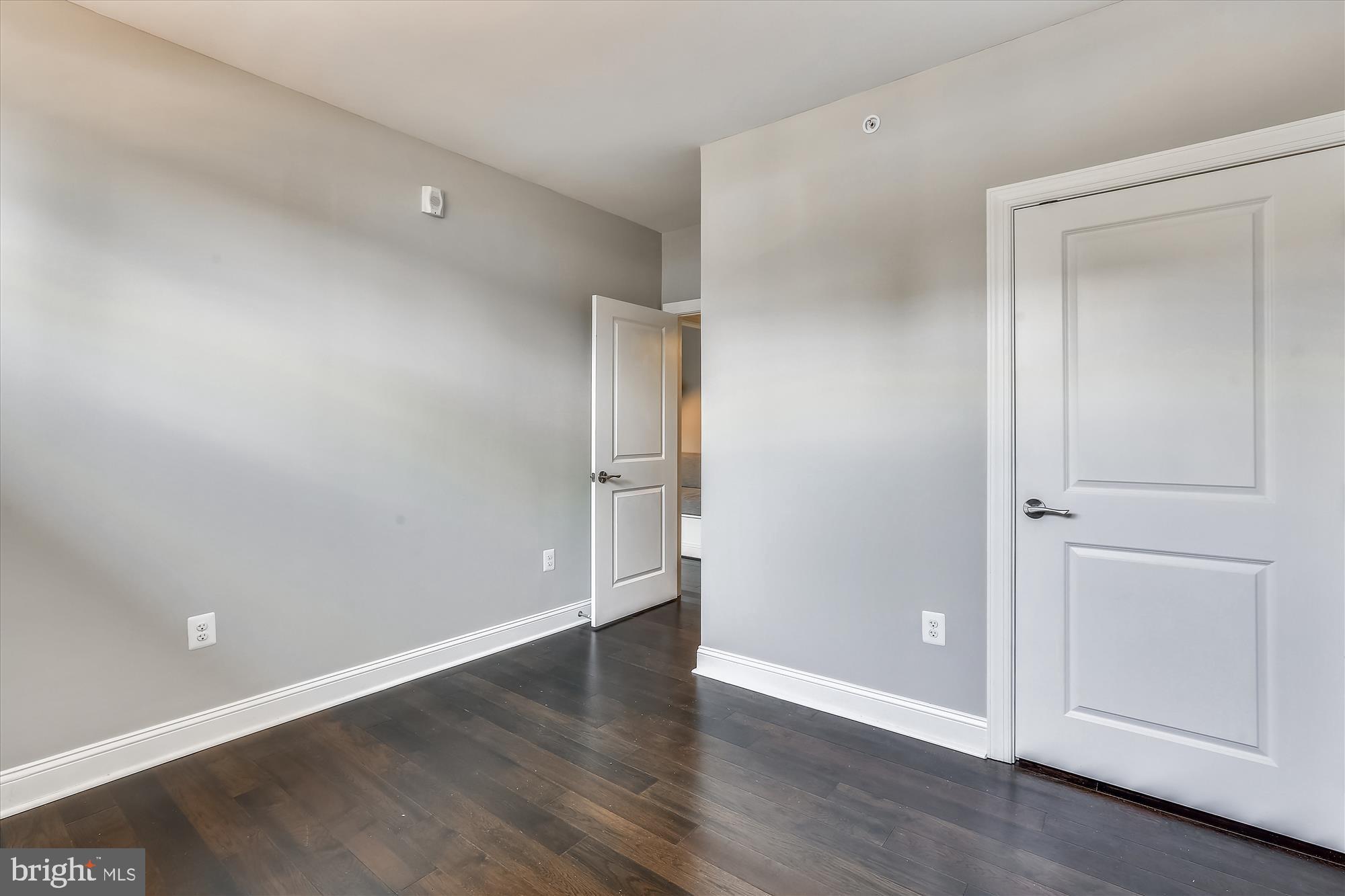 HAMPDEN ROW - Residential