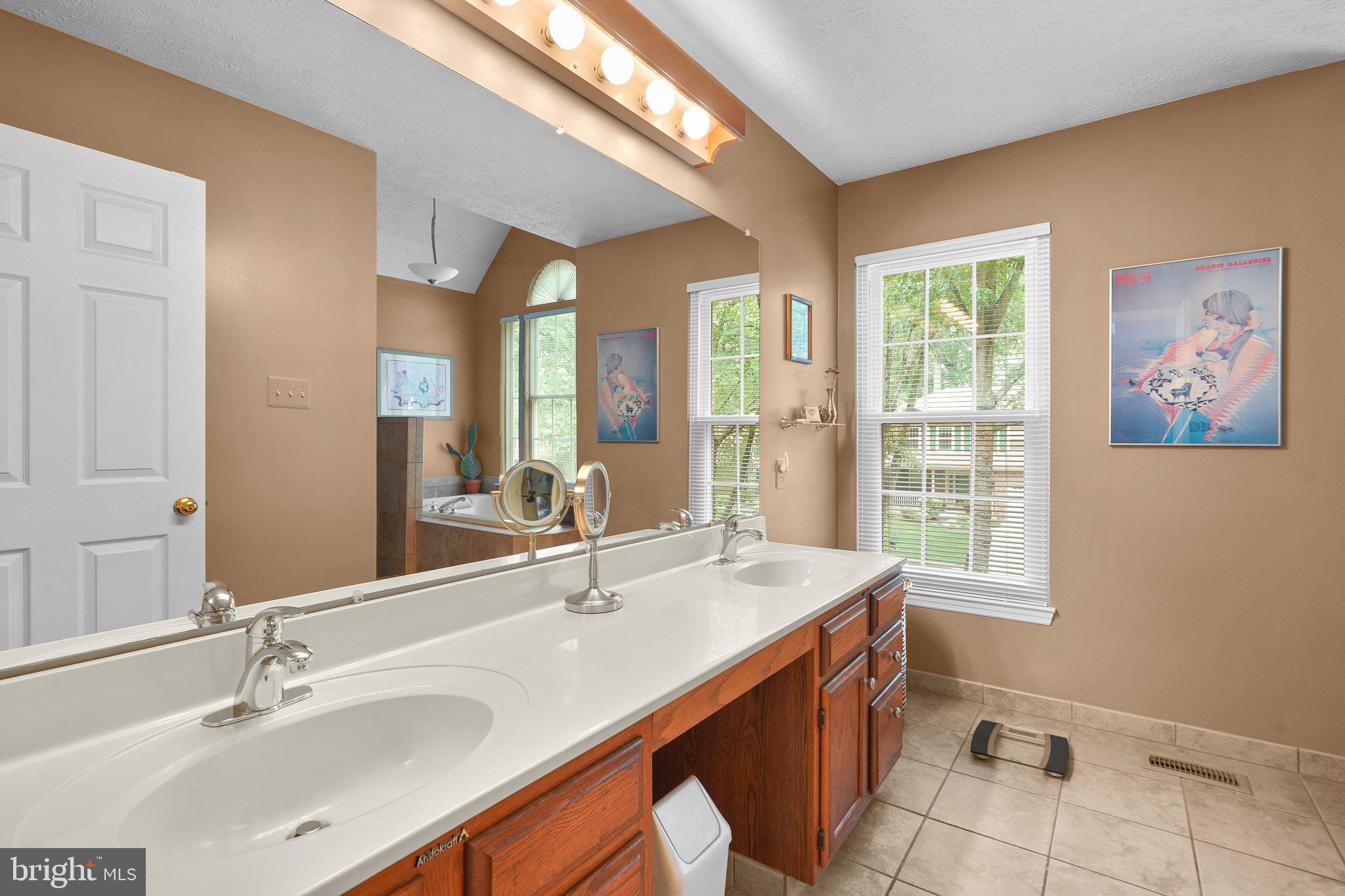 CROFTON WOODS - Residential