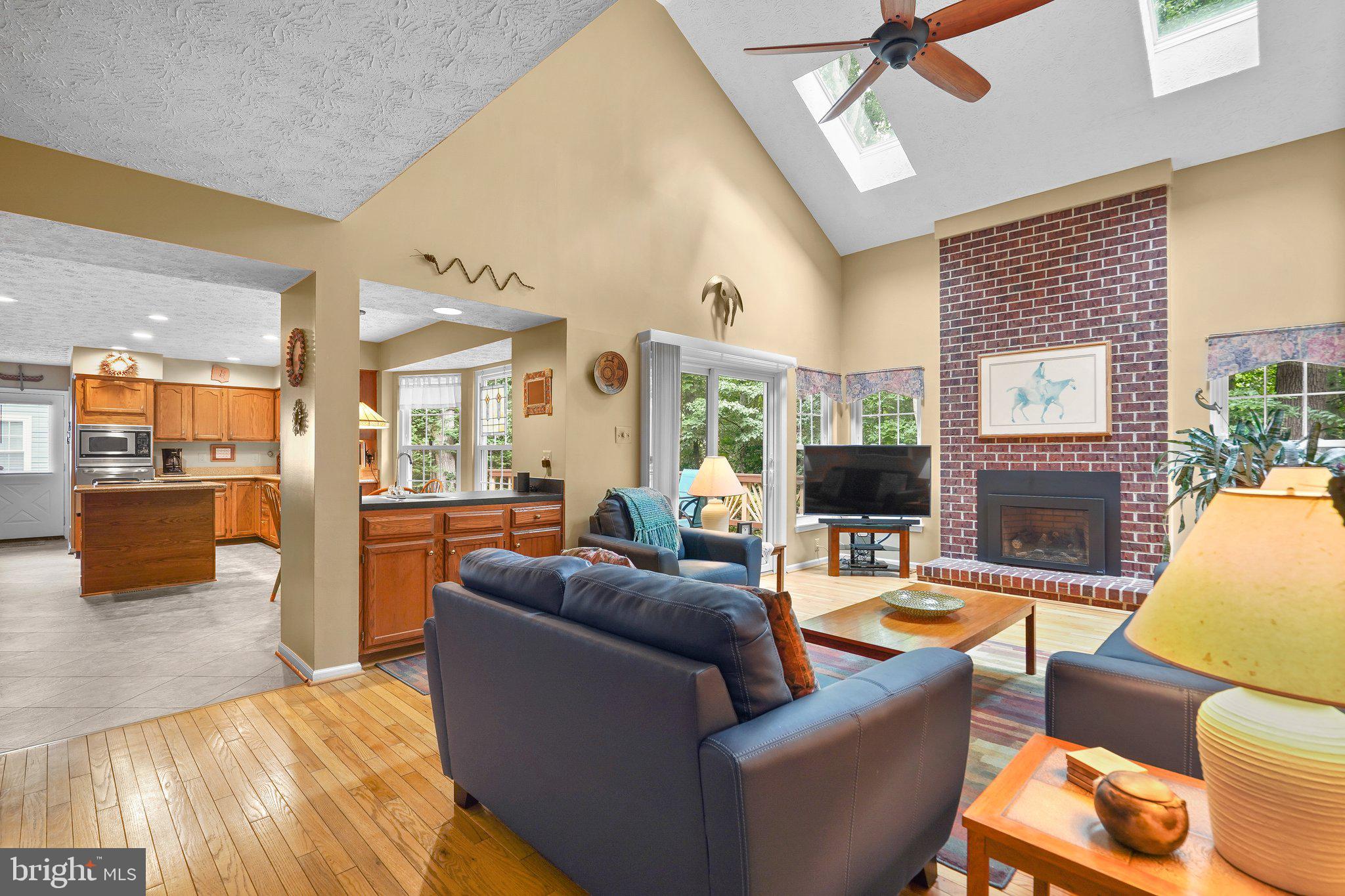 CROFTON WOODS - Residential