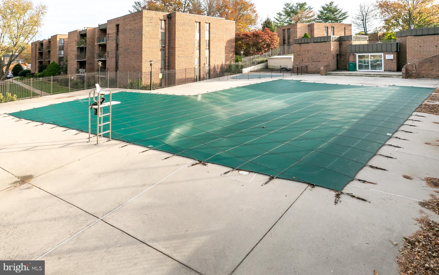 HERITAGE COURT - Residential Lease