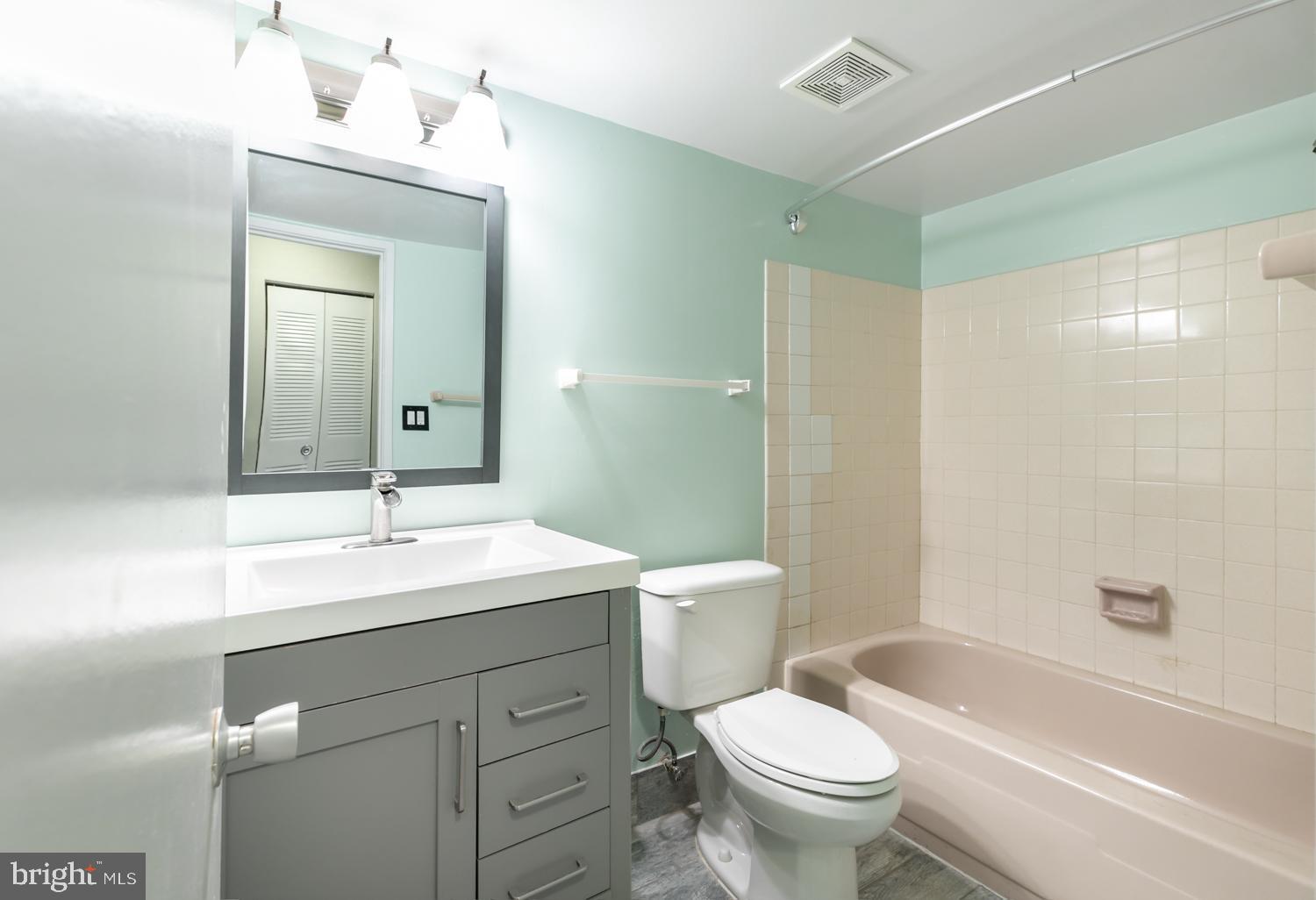 HERITAGE COURT - Residential Lease