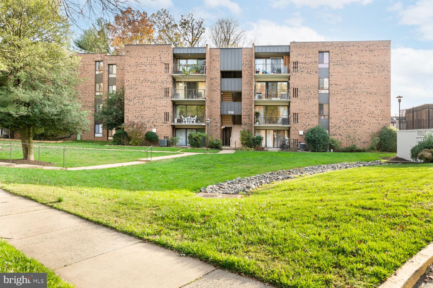 HERITAGE COURT - Residential Lease