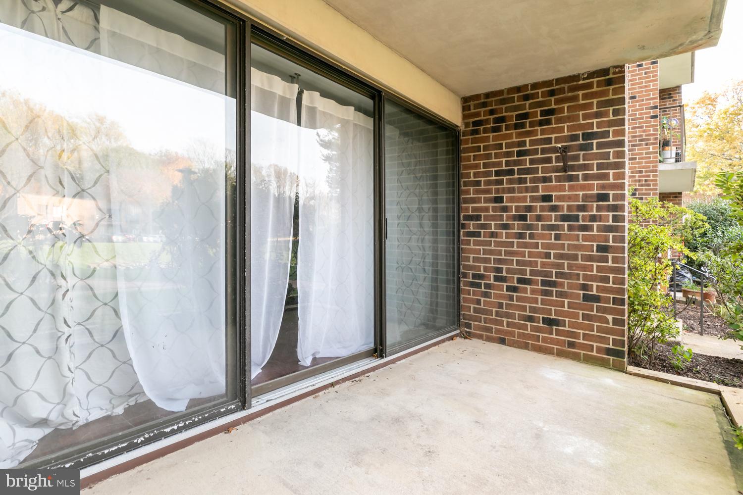 HERITAGE COURT - Residential Lease