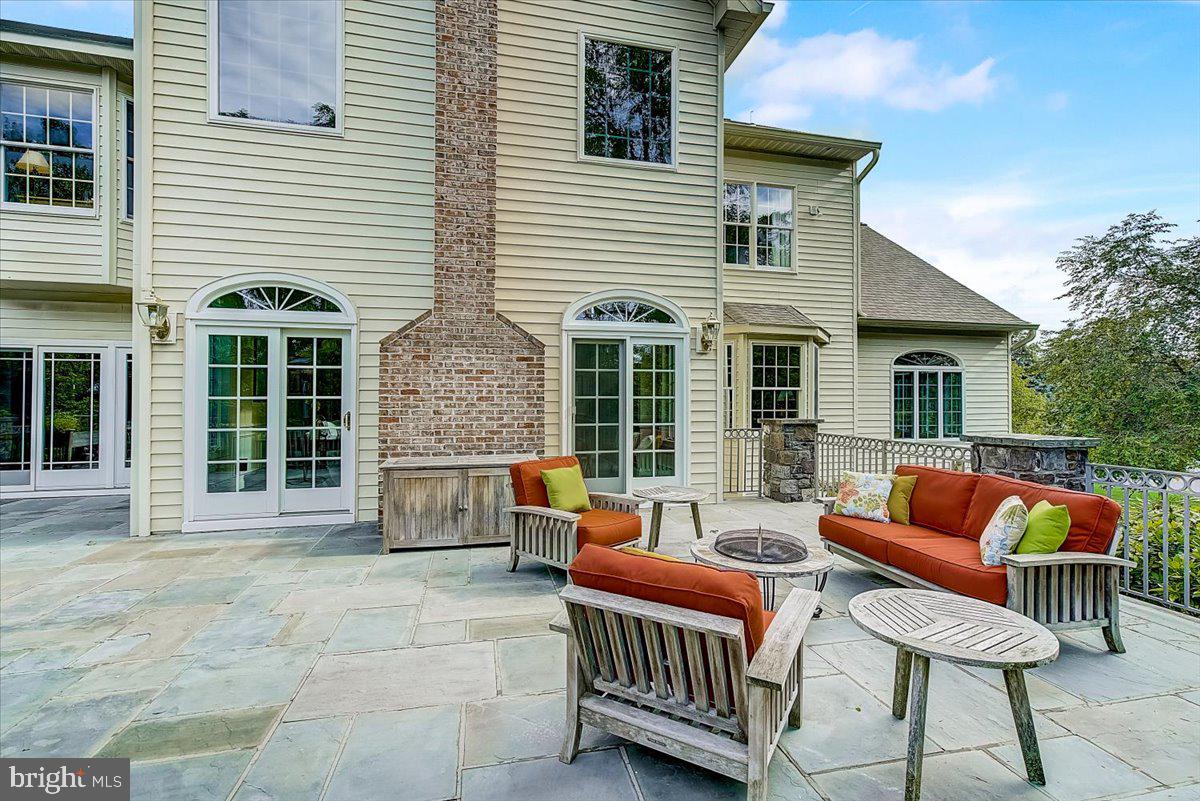 RIVER CROSSING - Residential